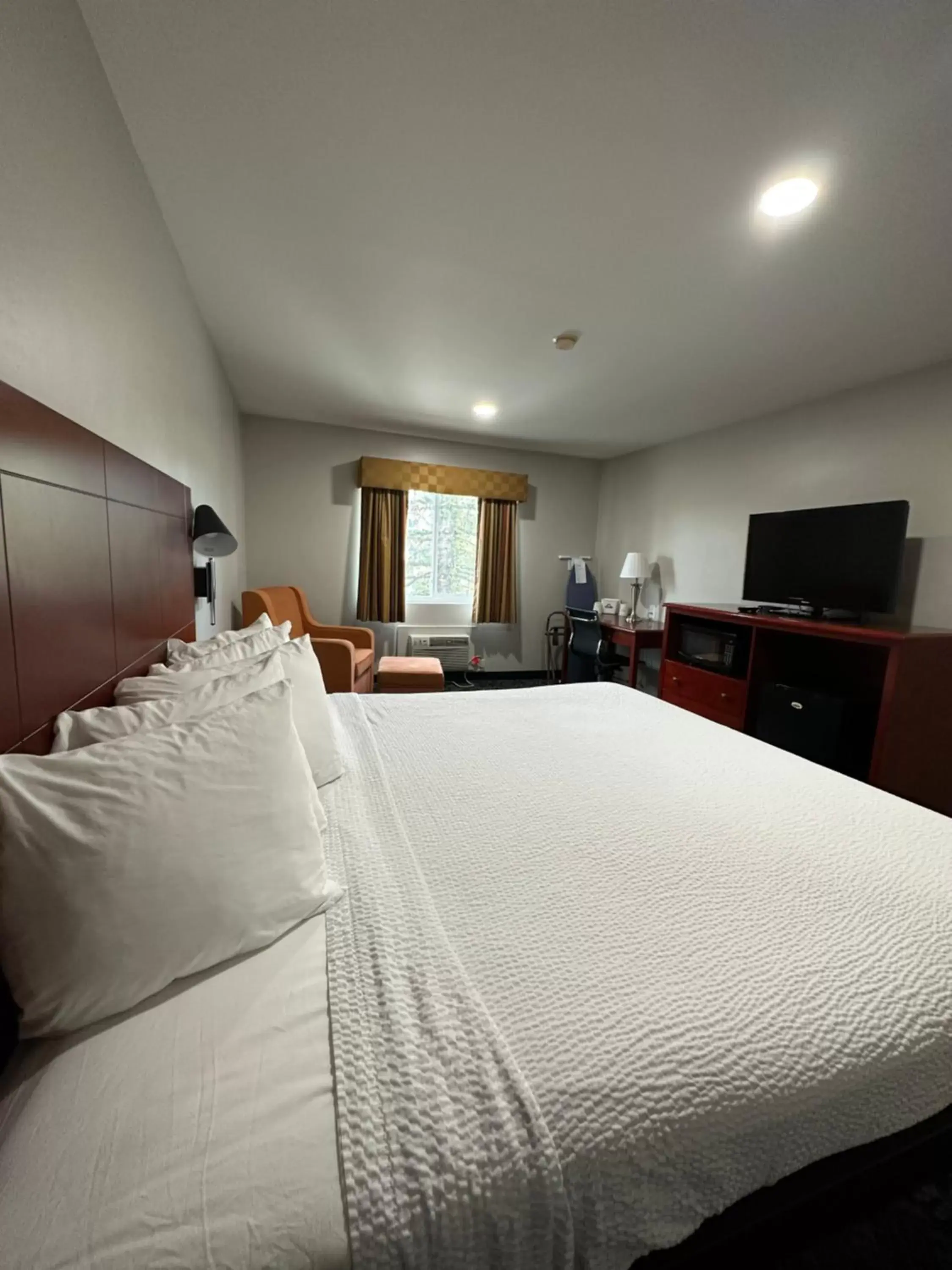 Bed in Days Inn by Wyndham Flagstaff I-40