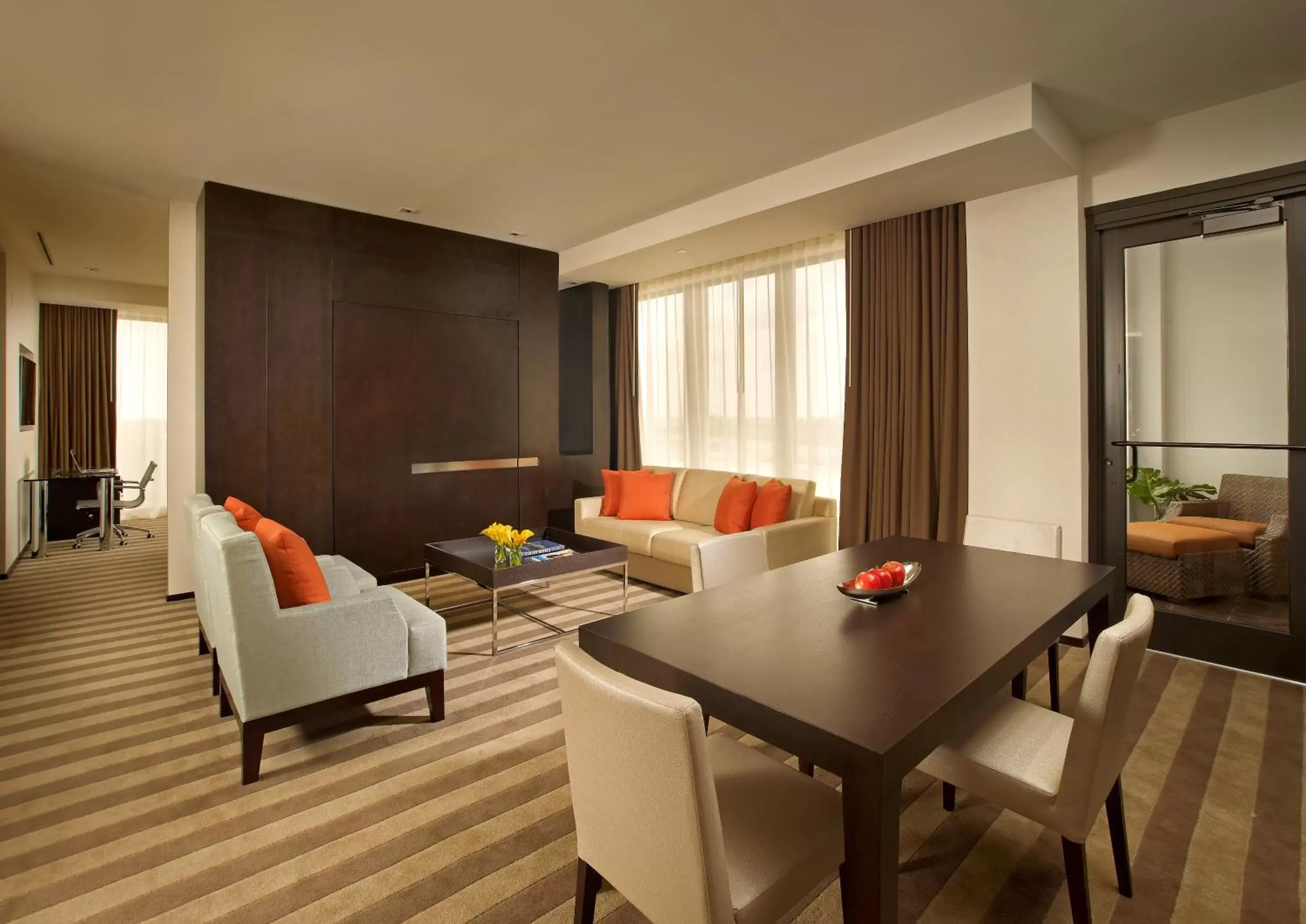 Living room, Seating Area in EB Hotel Miami Airport
