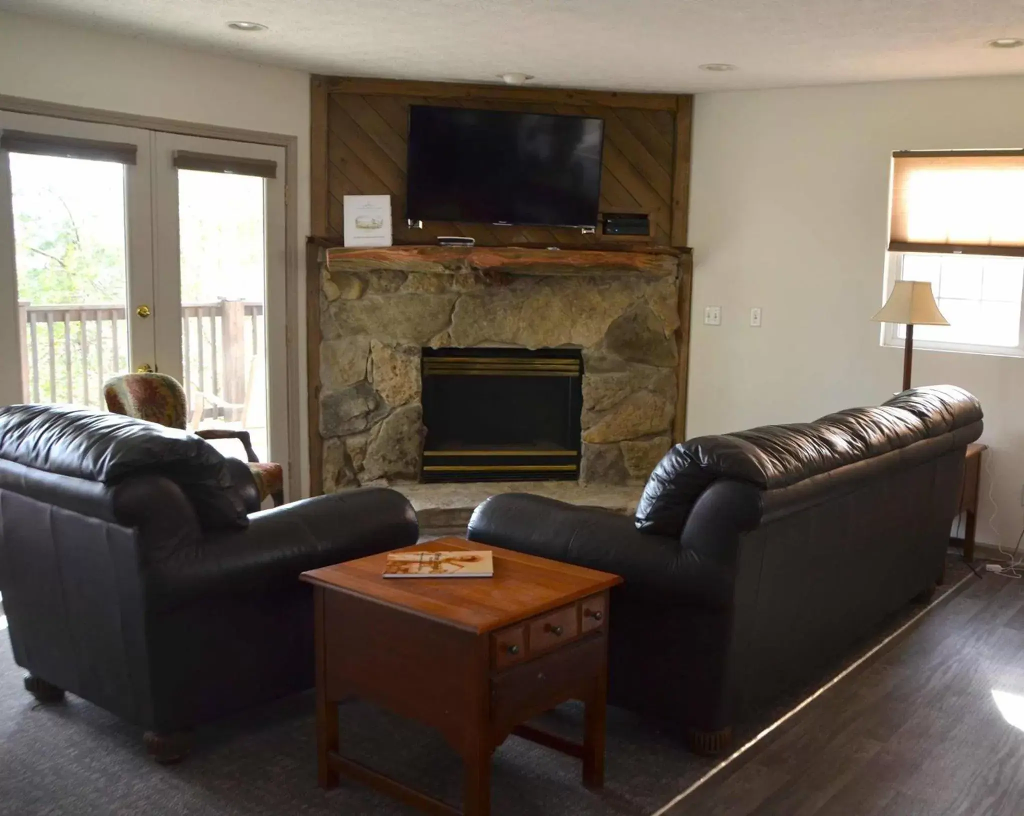 Seating Area in The Retreat at Center Hill Lake