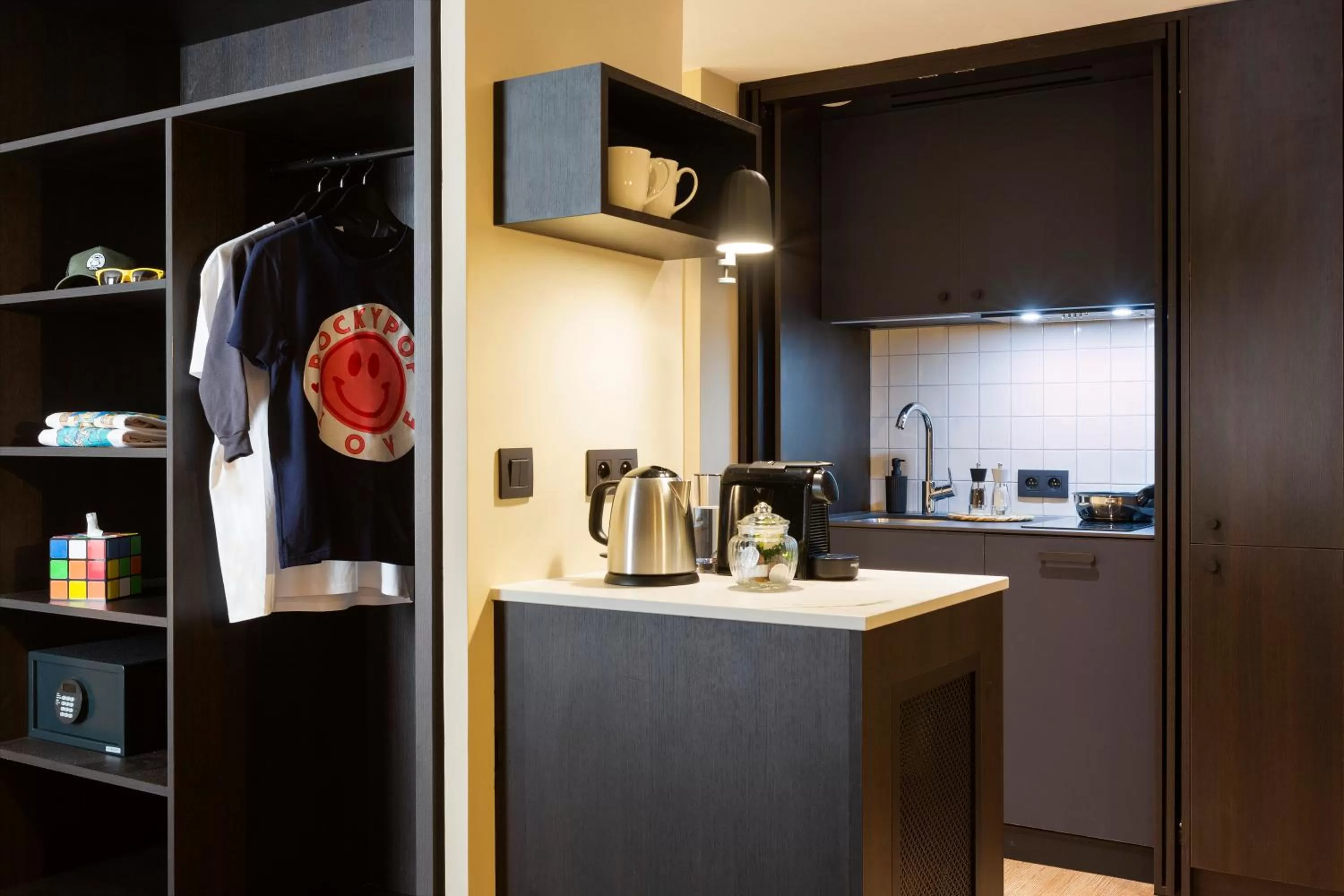 Coffee/tea facilities in RockyPop Grenoble Hotel