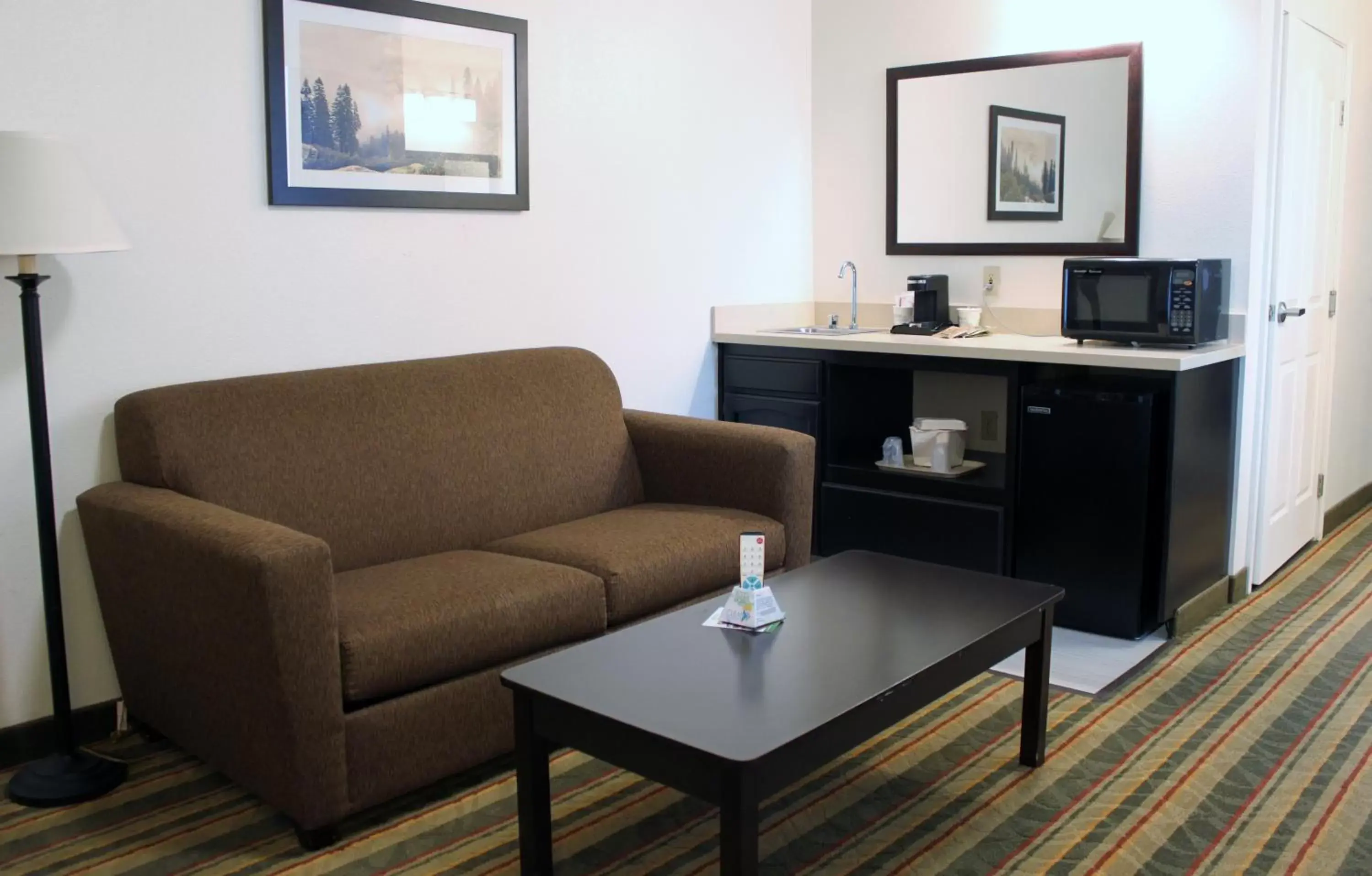 TV and multimedia, Seating Area in Best Western Visalia Hotel