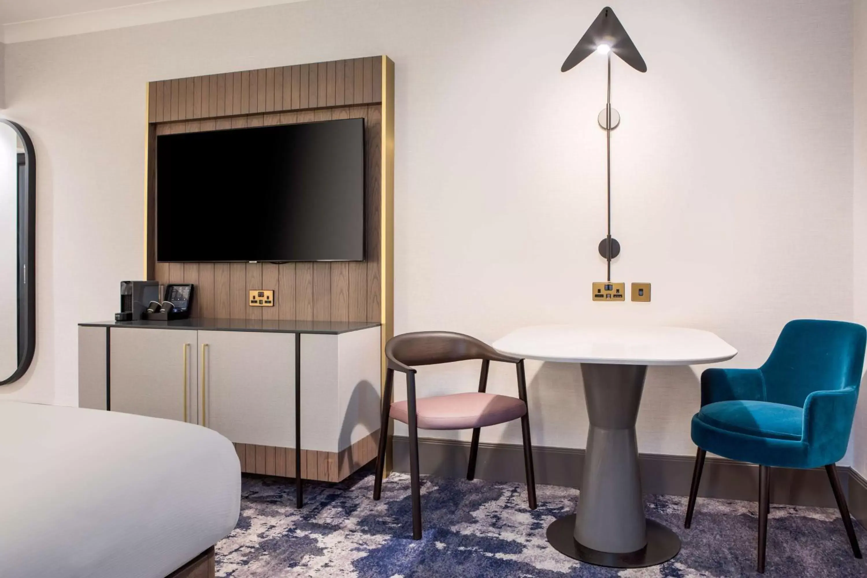 Bedroom, TV/Entertainment Center in Hilton Glasgow