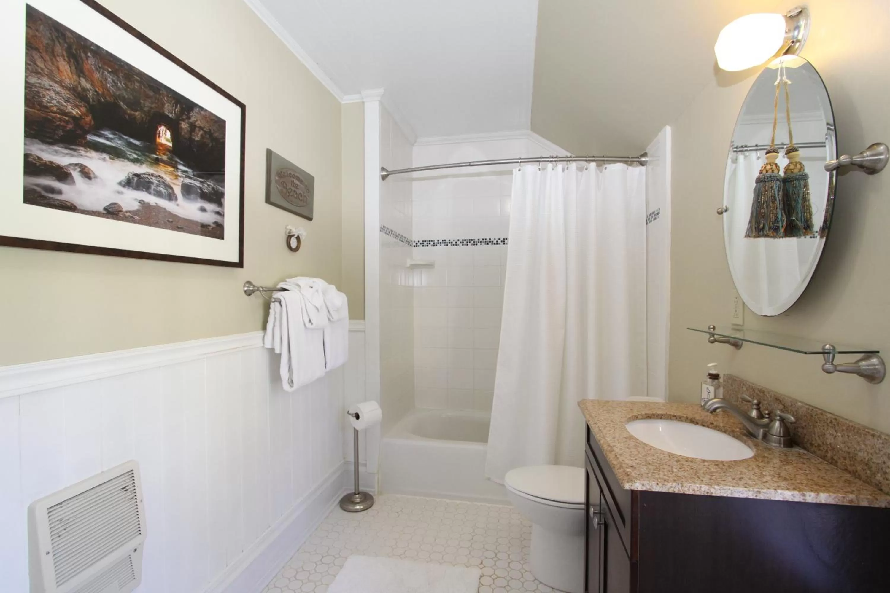 Bathroom in Seagull Inn Bed & Breakfast