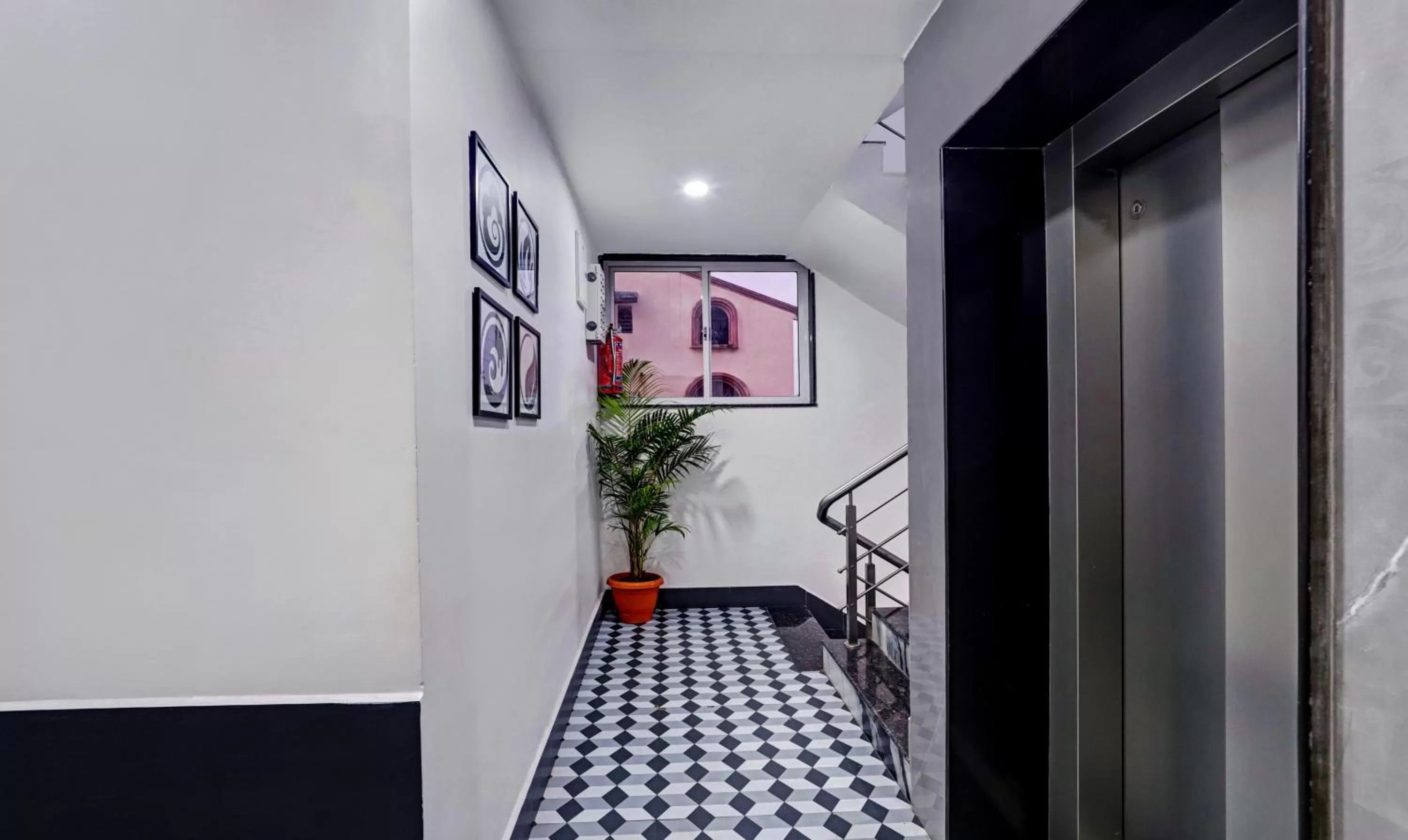 Lobby or reception in Treebo Finesta Suites, Nagpur Airport