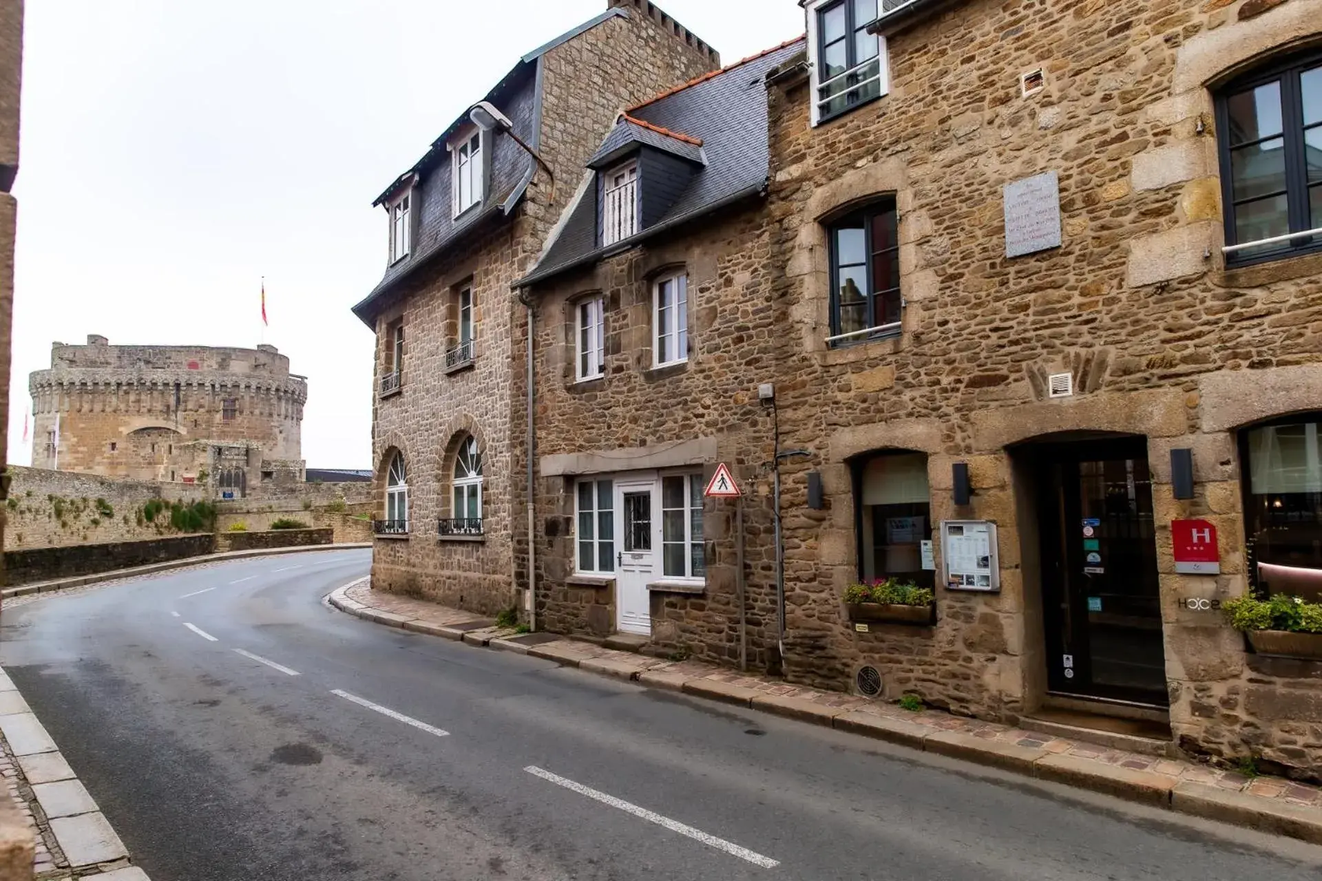 Facade/entrance in Hôtel du Château Dinan - Originals Boutique