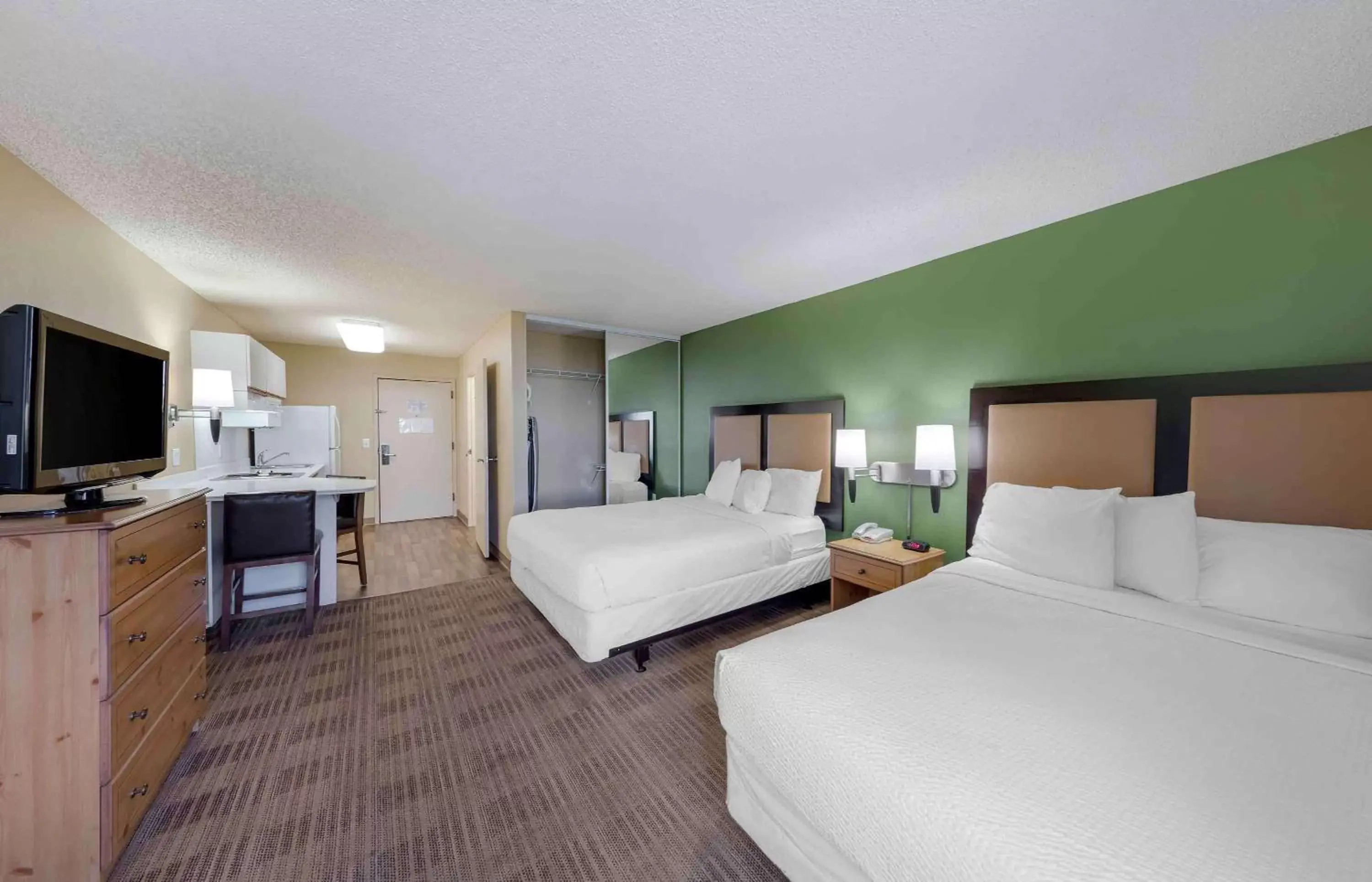 Bedroom, Bed in Extended Stay America Suites - Los Angeles - Glendale
