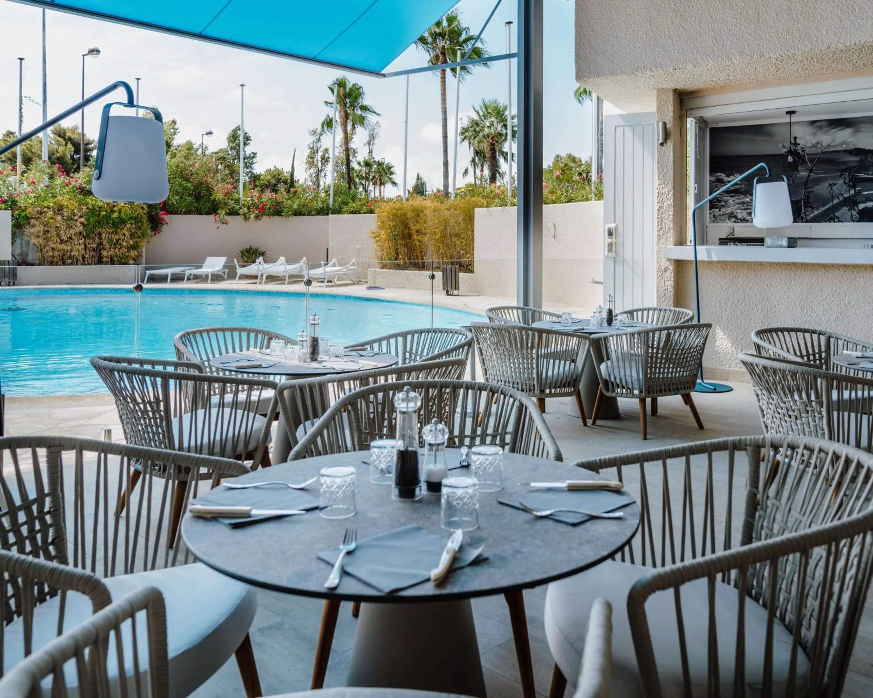 Restaurant/places to eat in Radisson Hotel Nice Airport