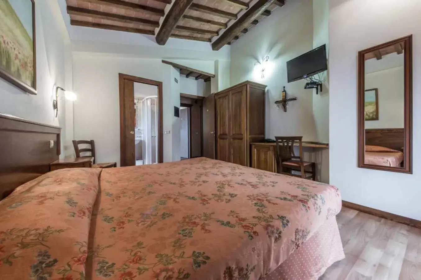 Photo of the whole room, Bed in Fonte Dei Tufi