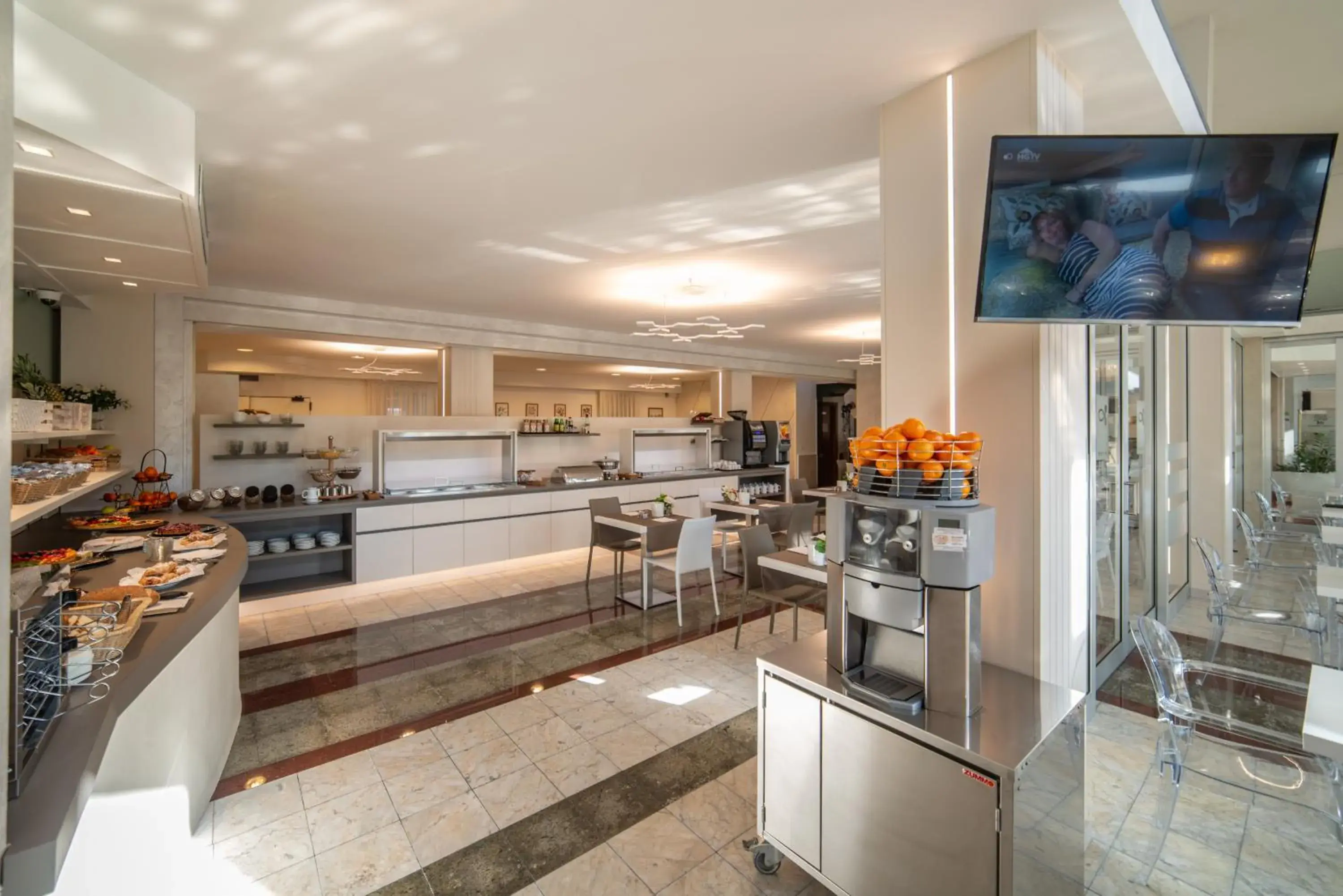 Continental breakfast, Kitchen/Kitchenette in Alfa Fiera Hotel