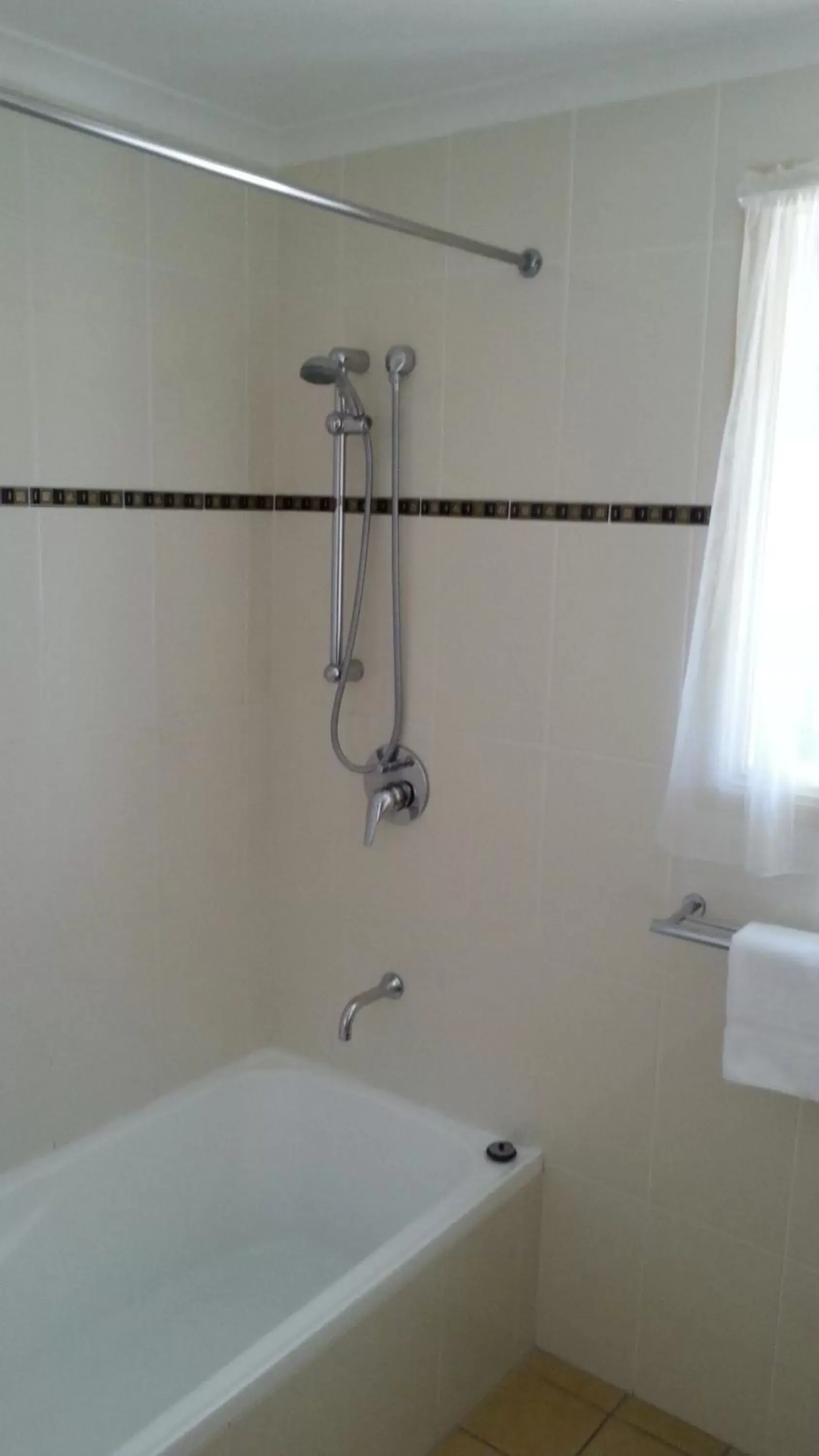 Shower, Bathroom in Armidale Pines Motel