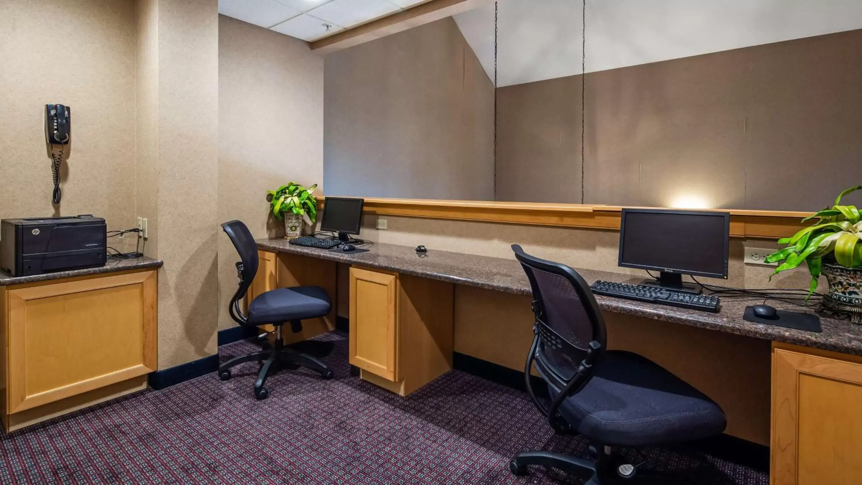 On site, Business Area/Conference Room in Best Western PLUS Revere Inn & Suites