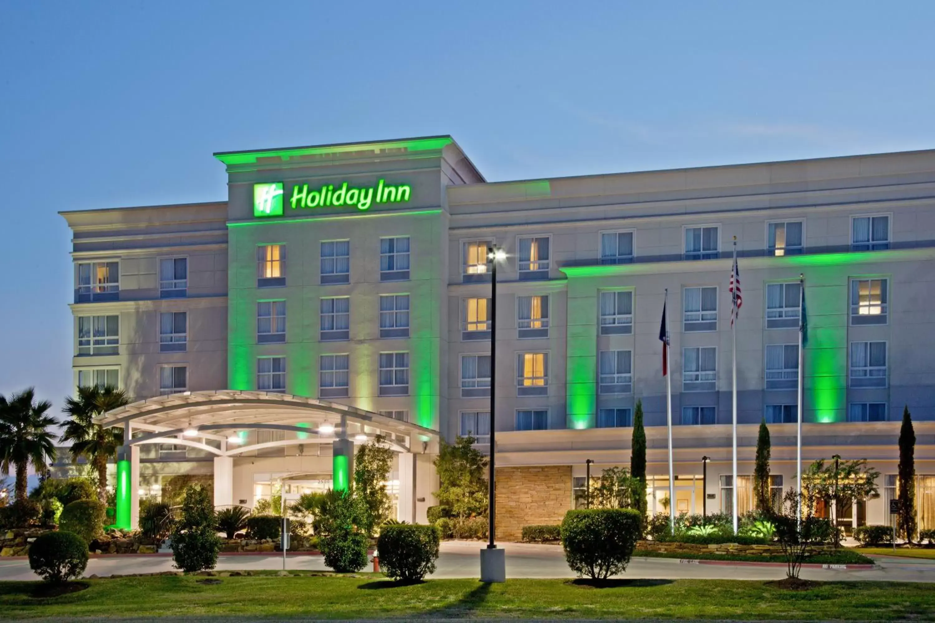 Property Building in Holiday Inn & Suites College Station-Aggieland, an IHG Hotel
