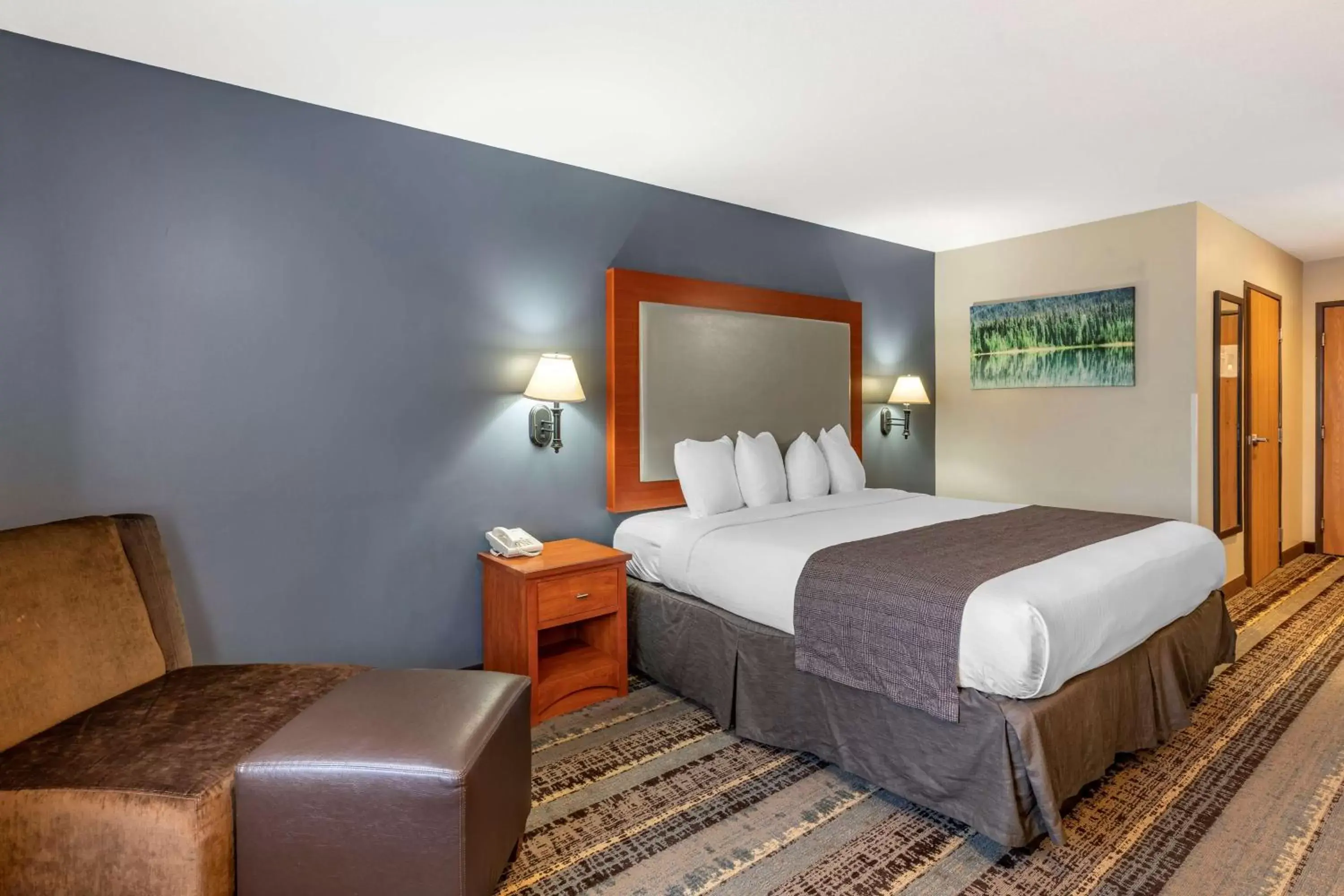 Bedroom, Bed in Best Western Newberg Inn Bedroom, Bed in Best Western Newberg Inn