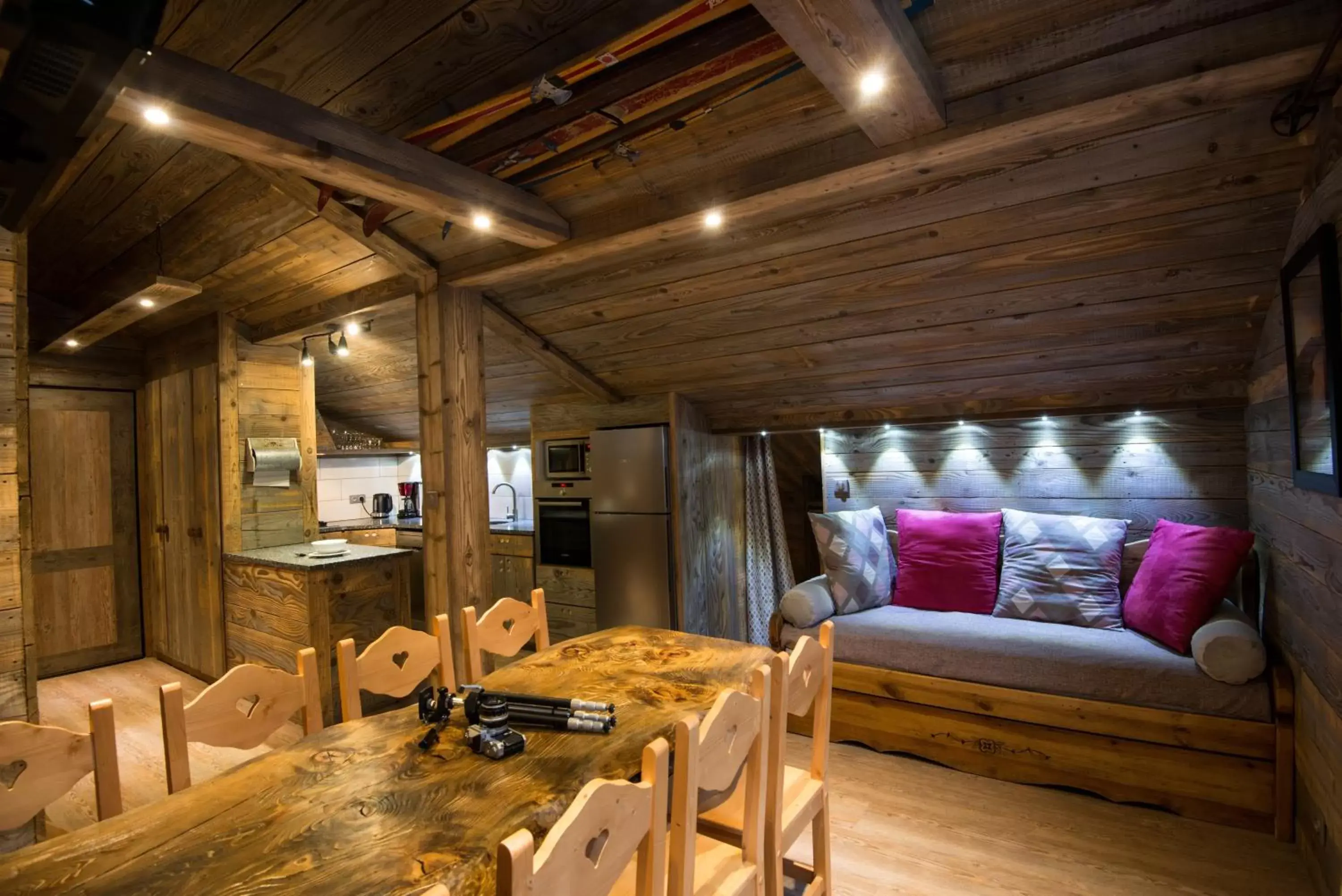 Photo of the whole room, Dining Area in Le Couarôge Chalets et Appartements