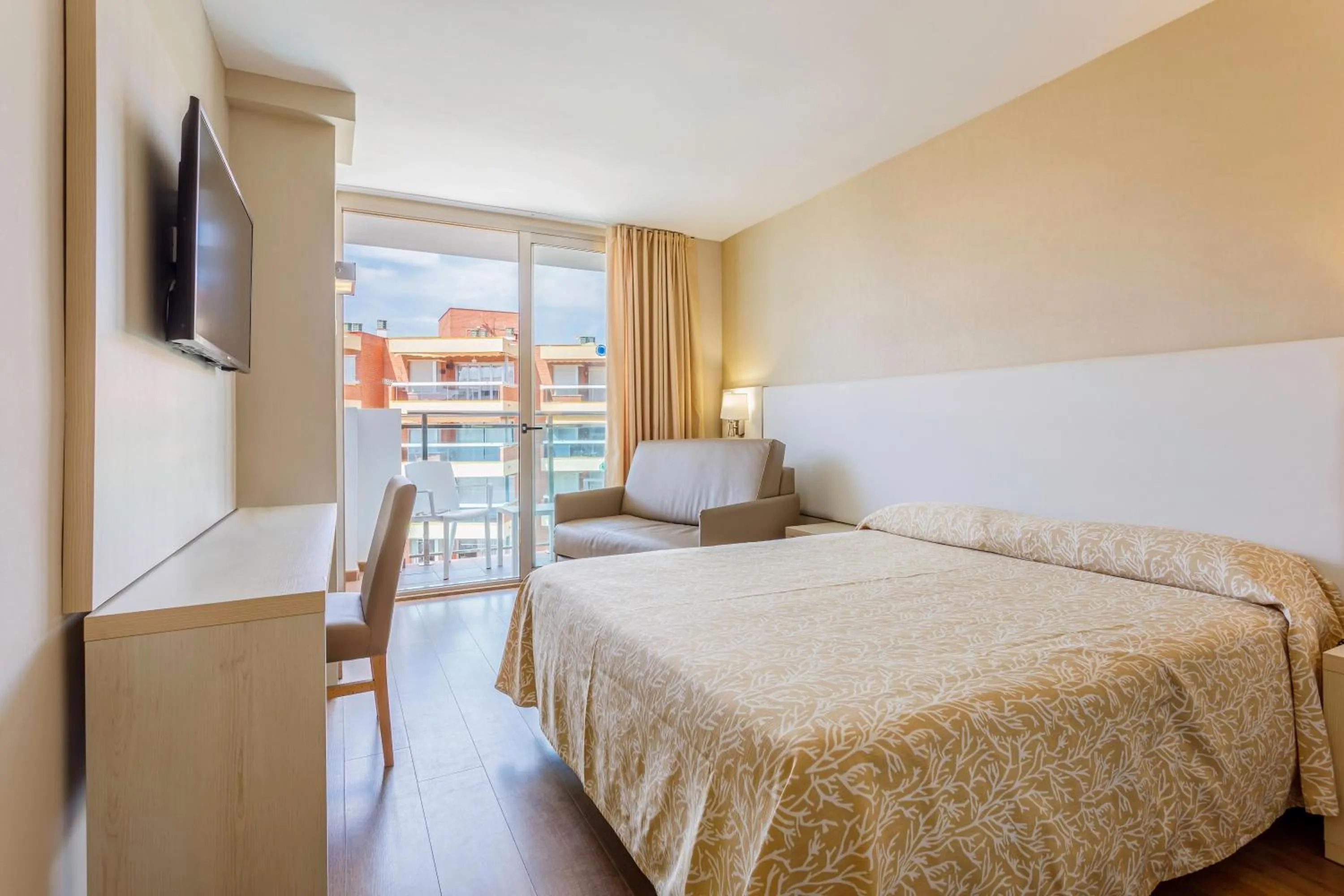 Photo of the whole room, Bed in Hotel Best Maritim