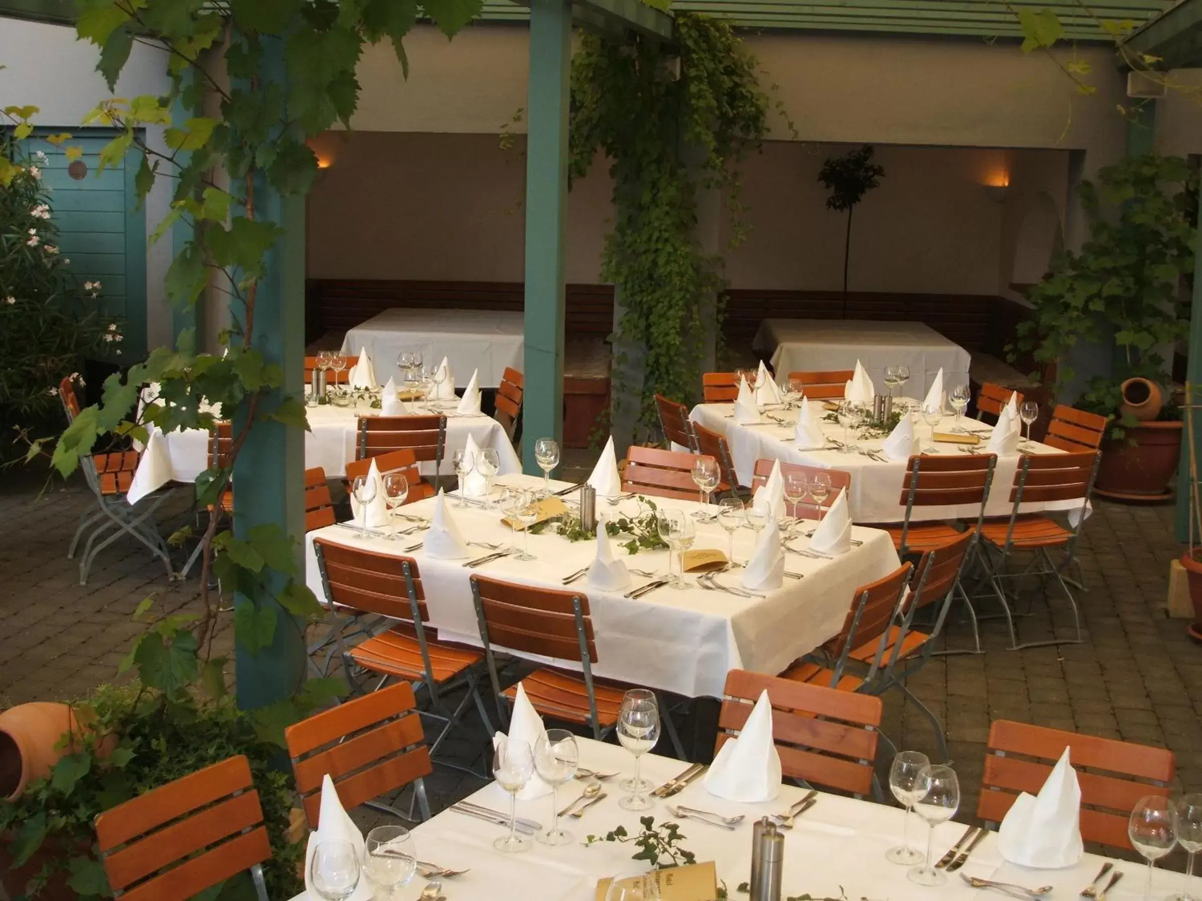 Facade/entrance, Restaurant/Places to Eat in Staffelsteiner Hof