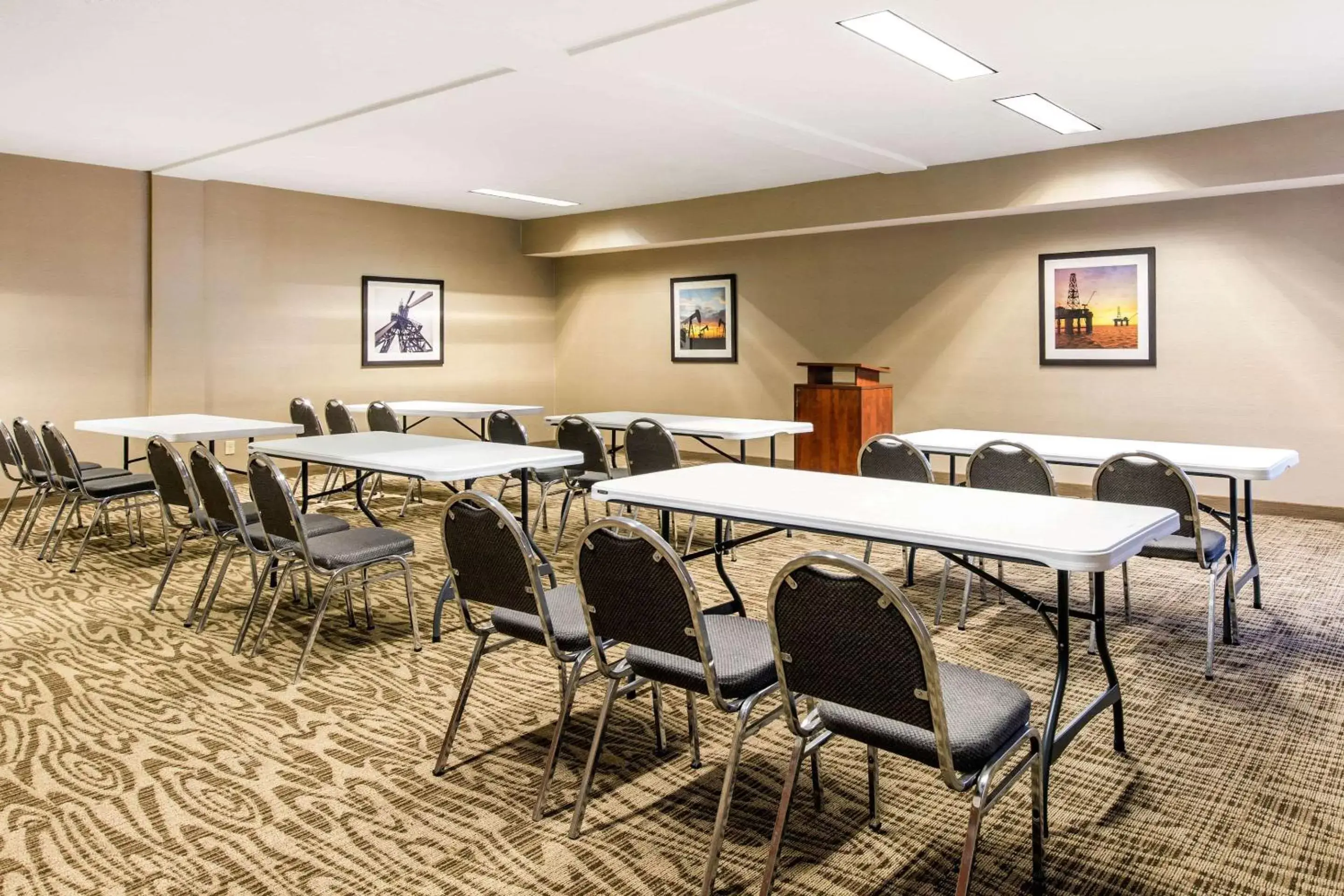 Meeting/conference room in Comfort Inn & Suites IAH Bush Airport – East