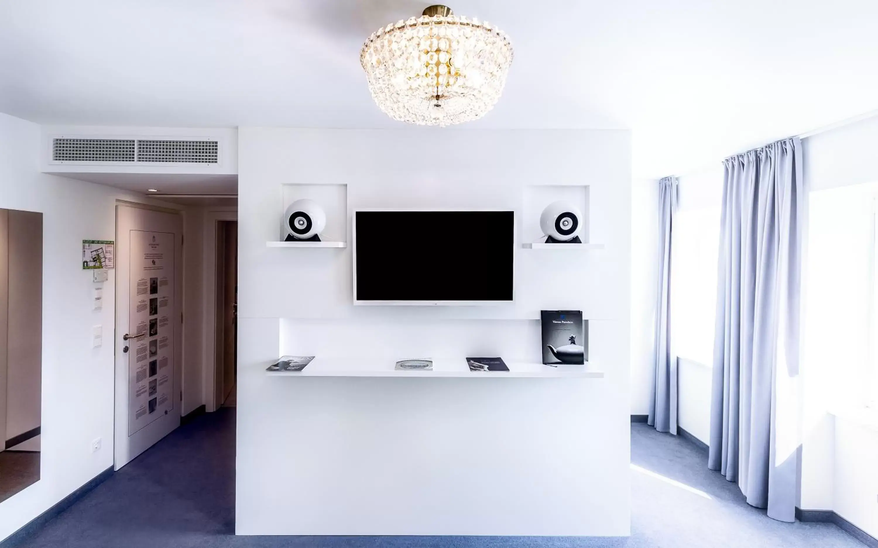 TV and multimedia, TV/Entertainment Center in Boutique Hotel Donauwalzer