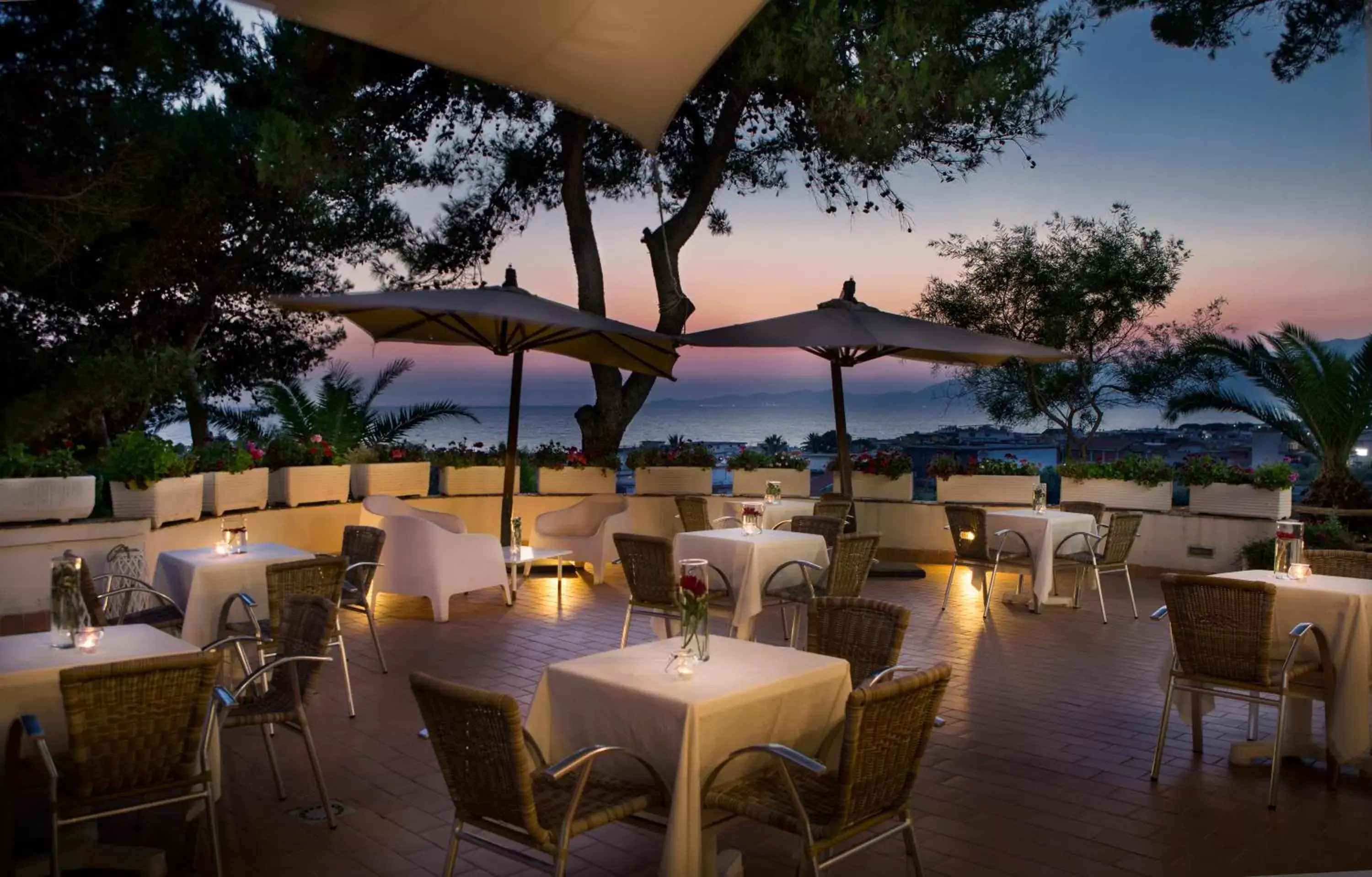 Balcony/Terrace, Restaurant/Places to Eat in Hotel Sinuessa Terme