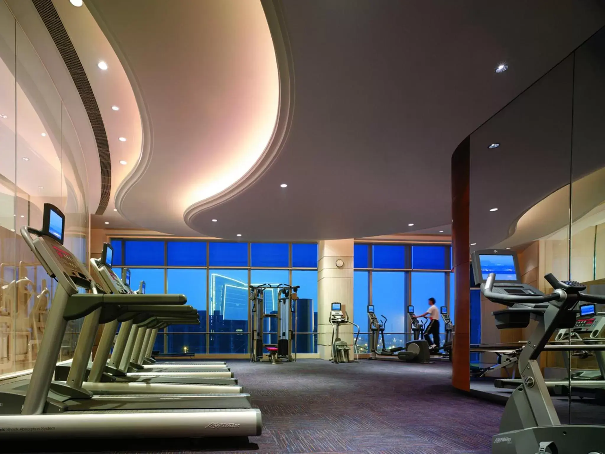 Fitness centre/facilities in Shangri-La Guangzhou Fitness centre/facilities in Shangri-La Guangzhou