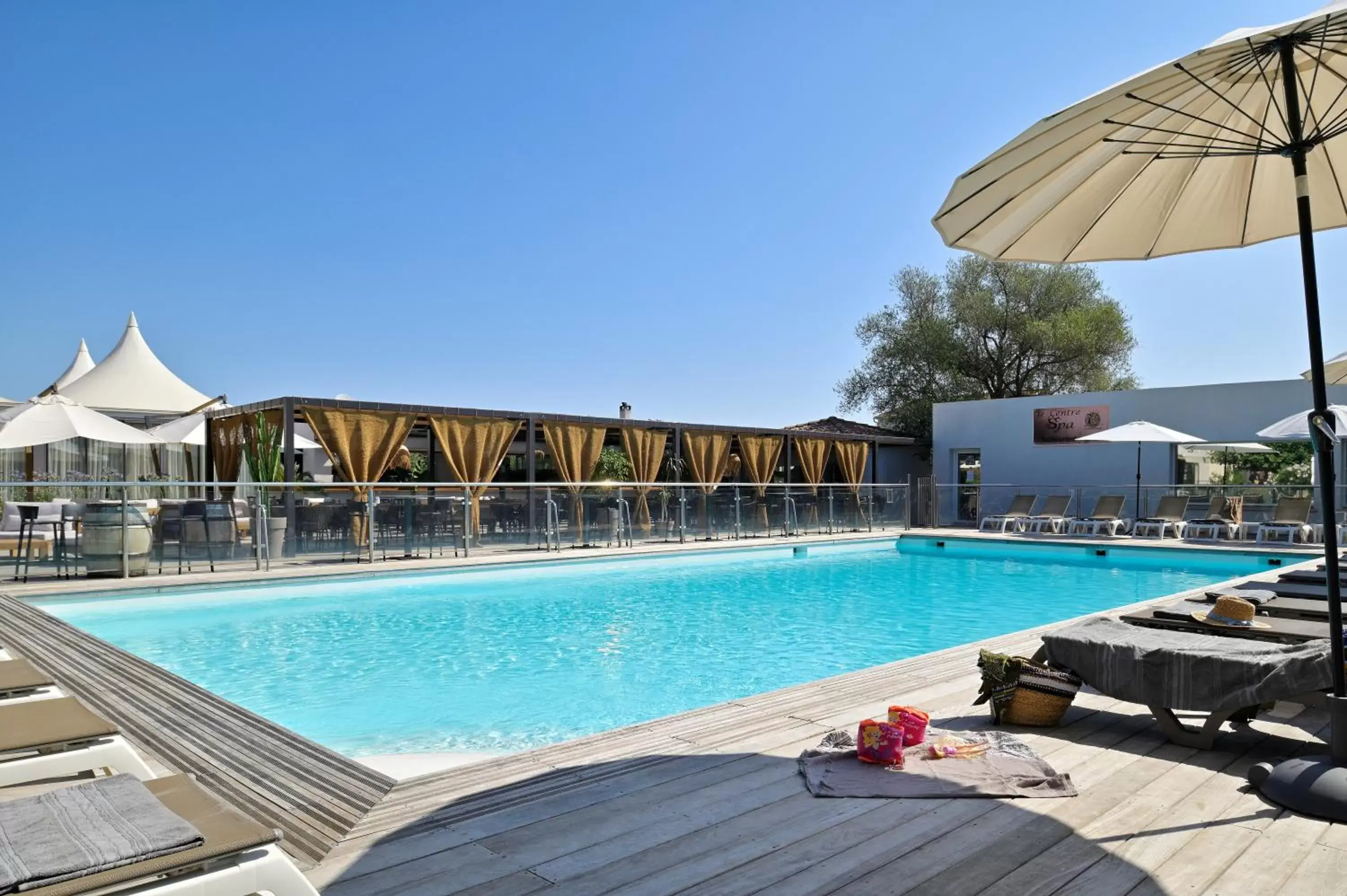 Pool view, Swimming Pool in Hôtel Spa Restaurant La Madrague