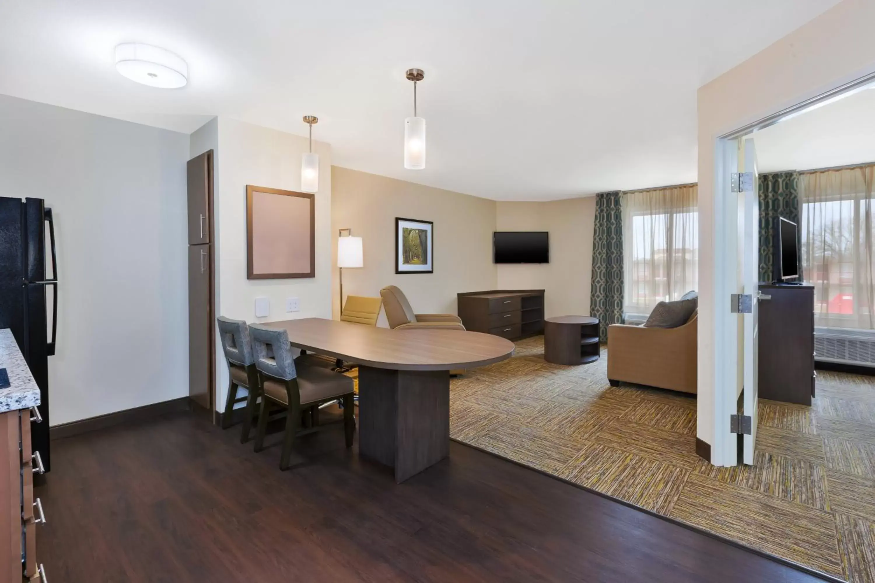 Photo of the whole room, Dining Area in Candlewood Suites Louisville - NE Downtown Area, an IHG Hotel