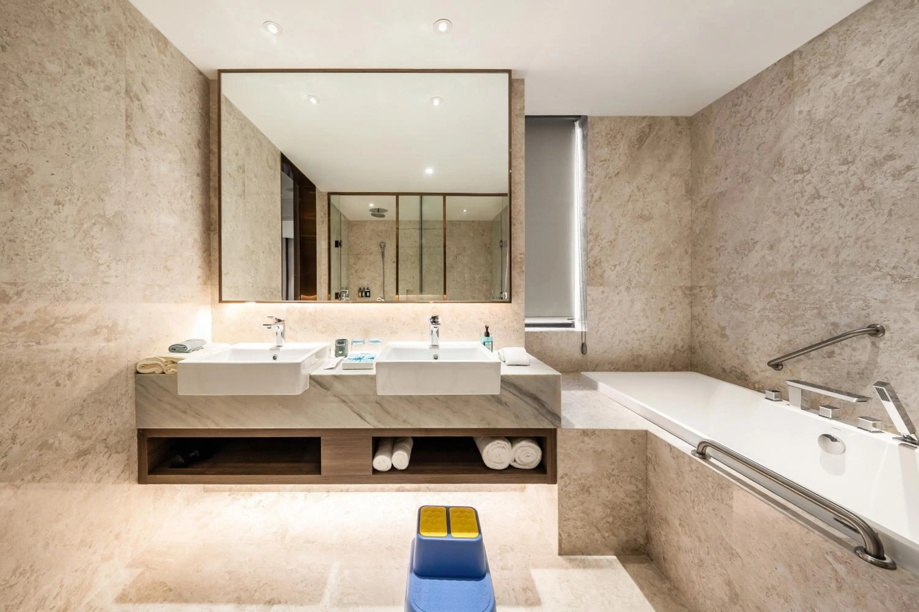 Bathroom in Holiday Inn Express Jinjiang Anhai by IHG