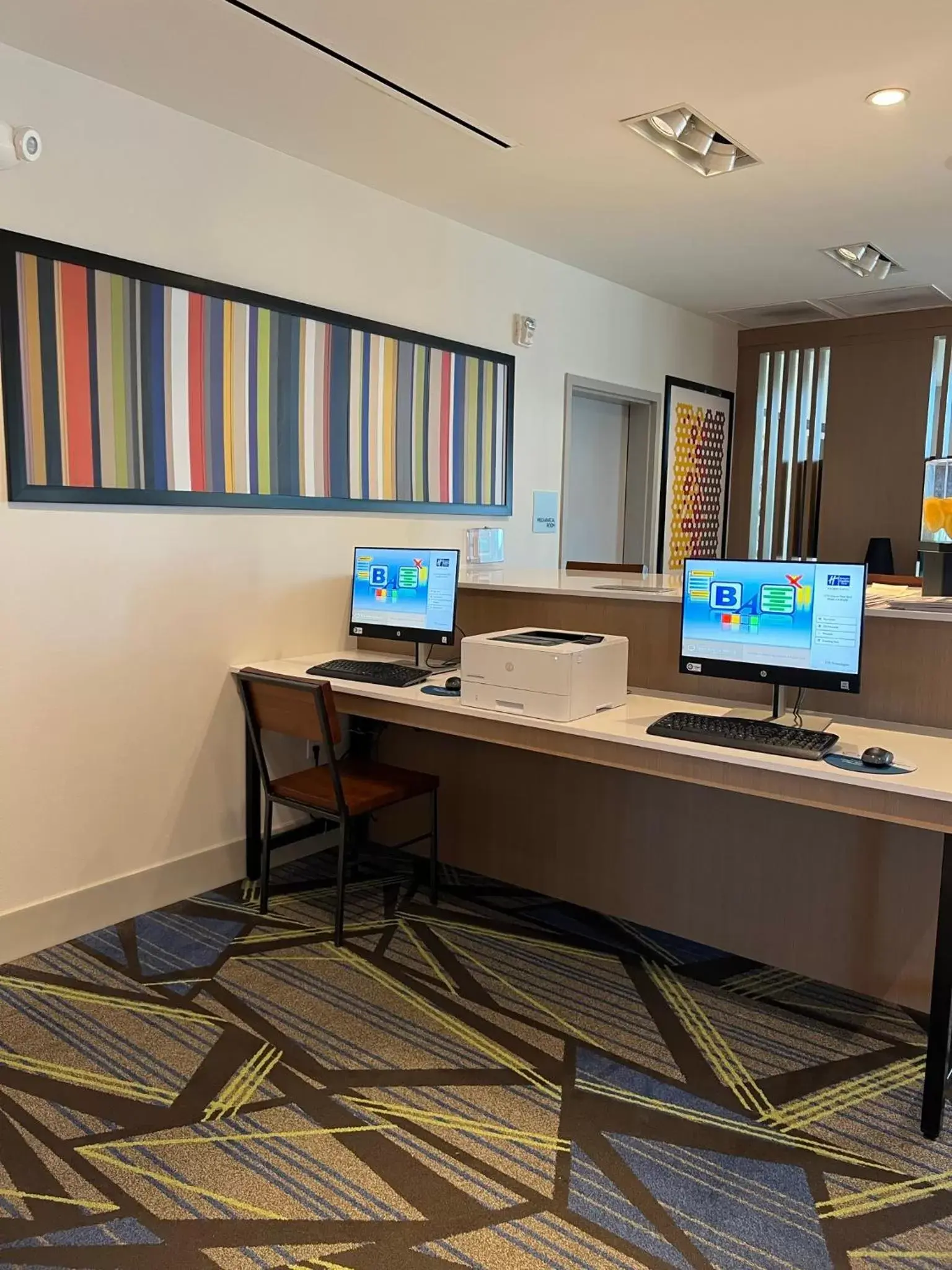 Business facilities, TV/Entertainment Center in Holiday Inn Express & Suites - Ukiah, an IHG Hotel
