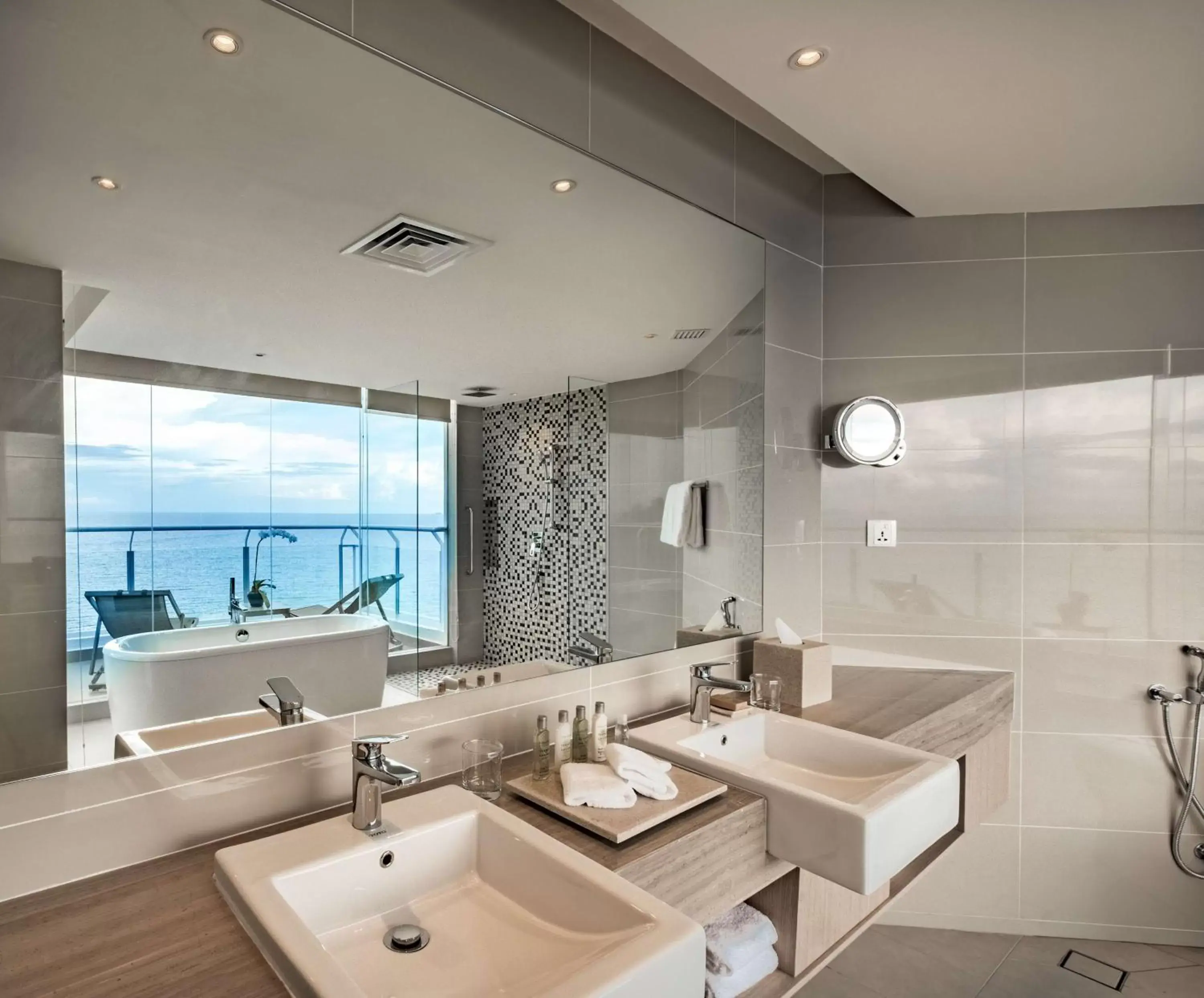 Bathroom in DoubleTree Resort by Hilton Hotel Penang