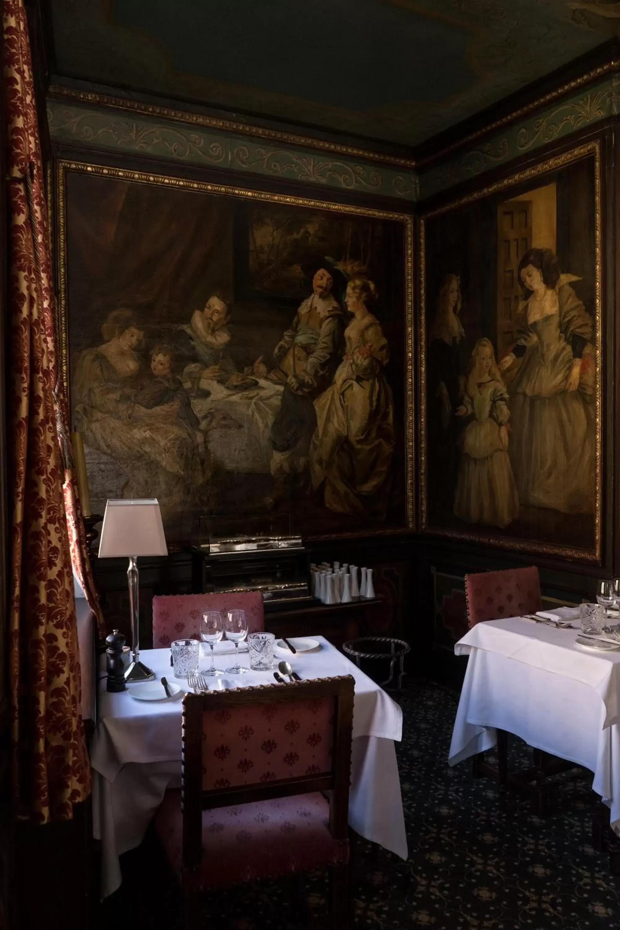 Food and drinks, Restaurant/Places to Eat in Hotel Duc De Bourgogne