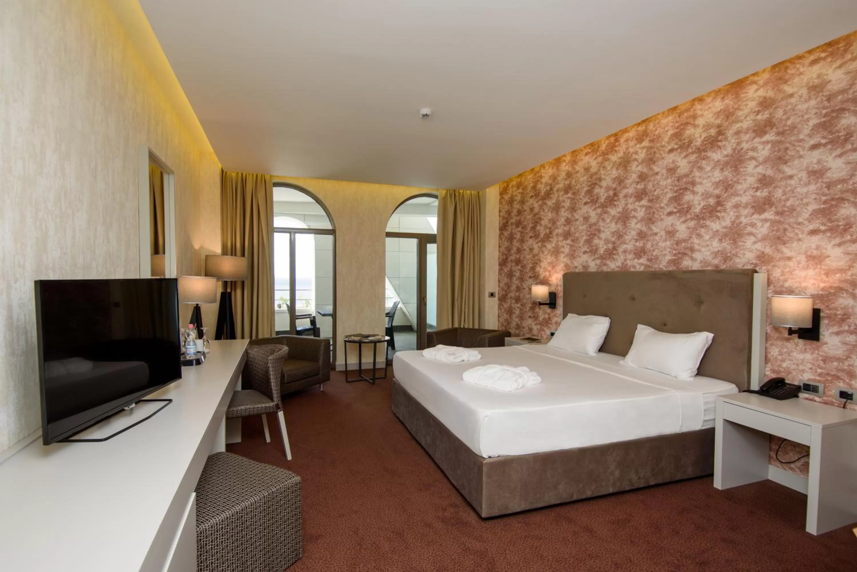 Photo of the whole room, Bed in The Grand Gloria Hotel