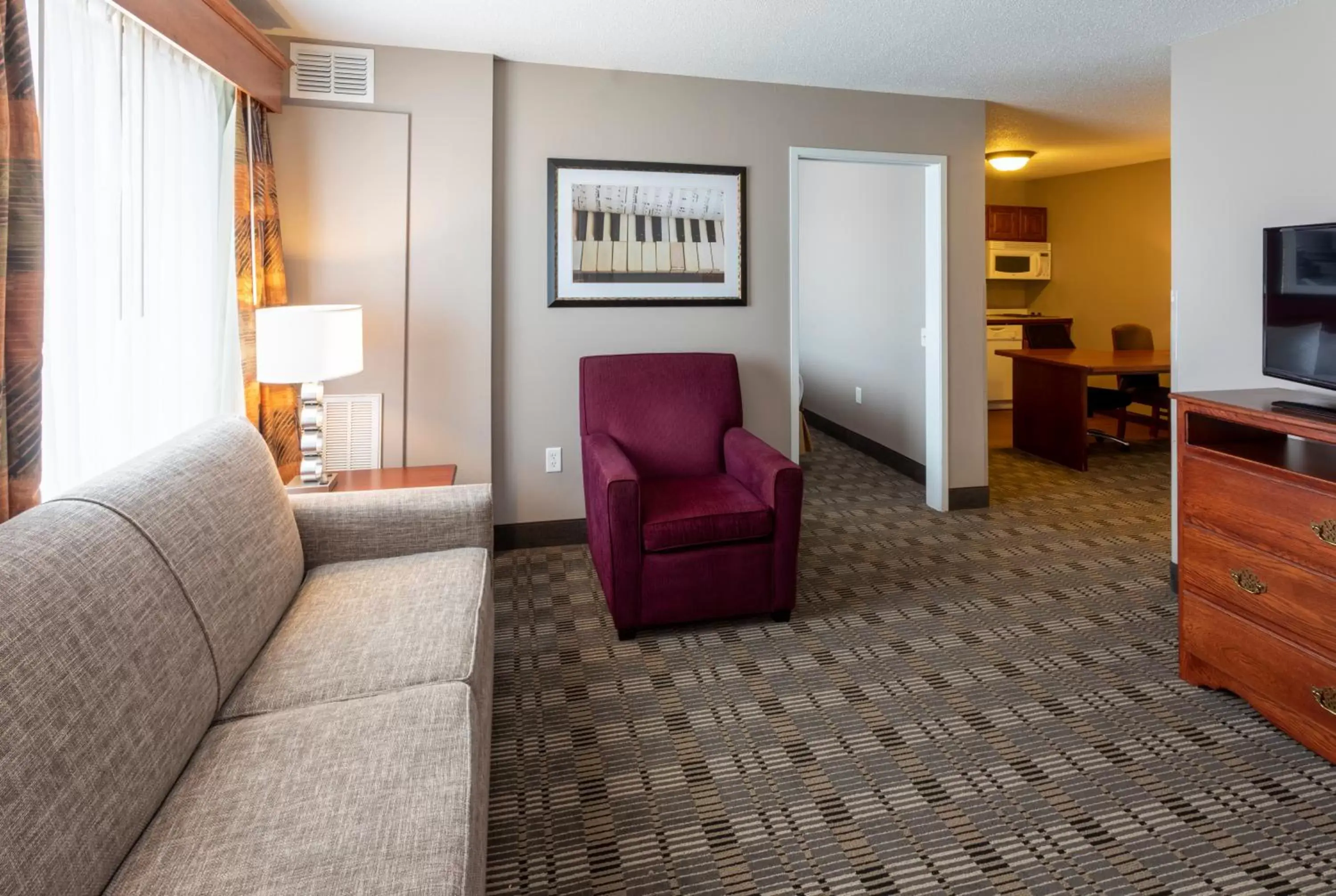 Living room, Seating Area in GrandStay Hotel & Suites Ames