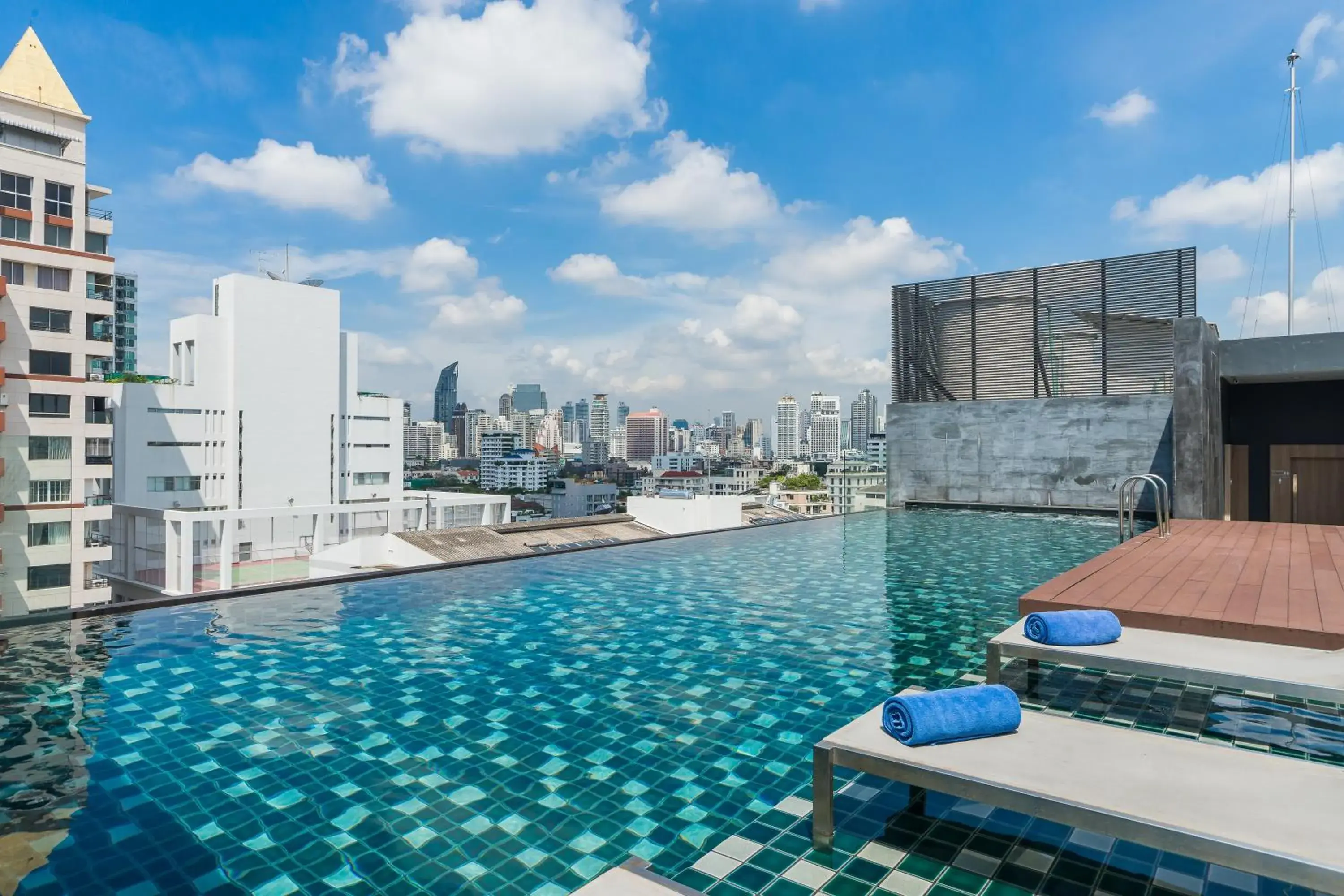 Swimming Pool in The Residence on Thonglor by UHG