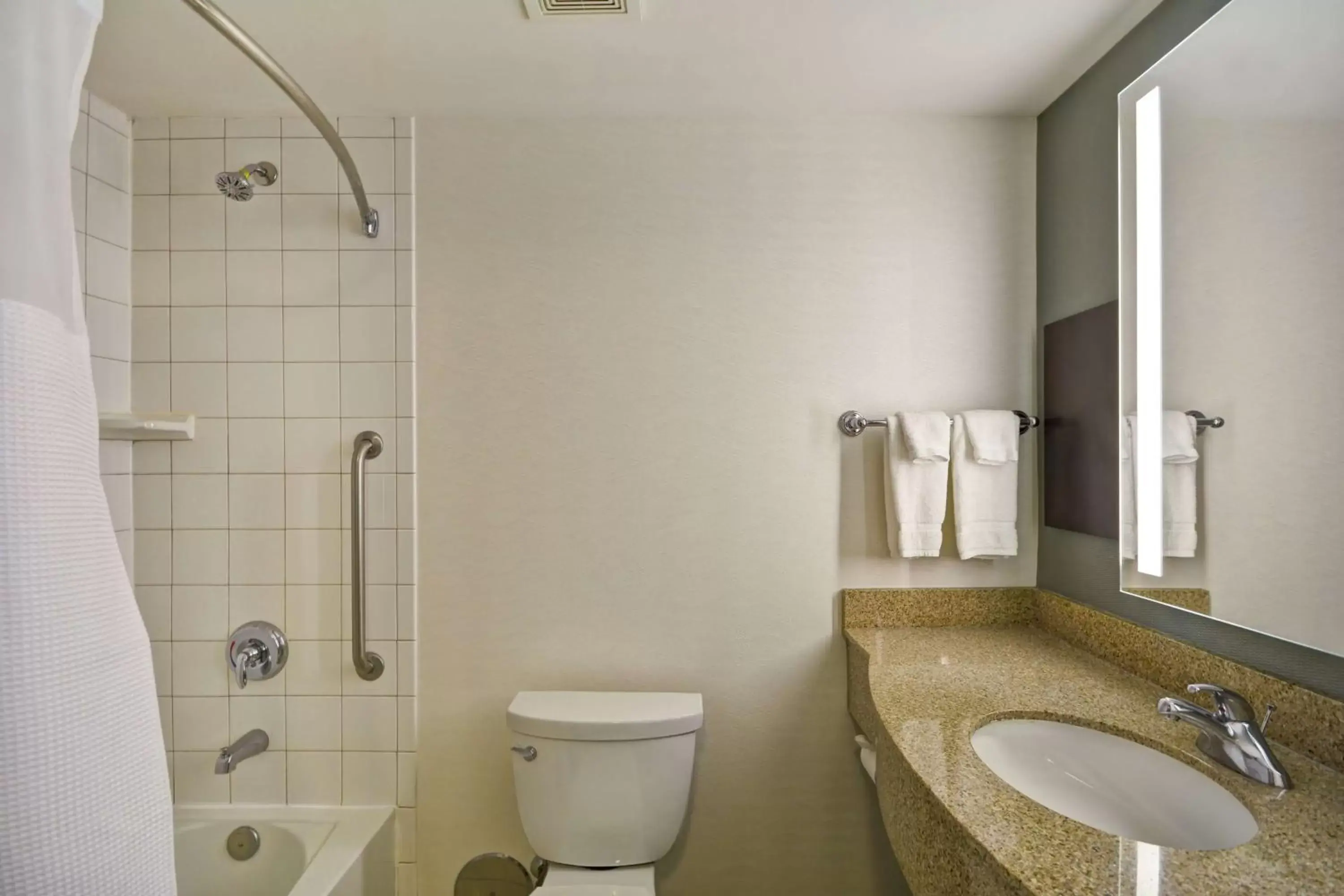 Bathroom in Hilton Garden Inn Gulfport - Biloxi Airport