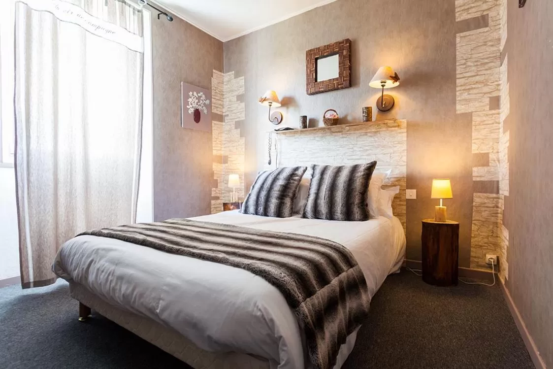 Bed in Logis le Relais Sarrasin