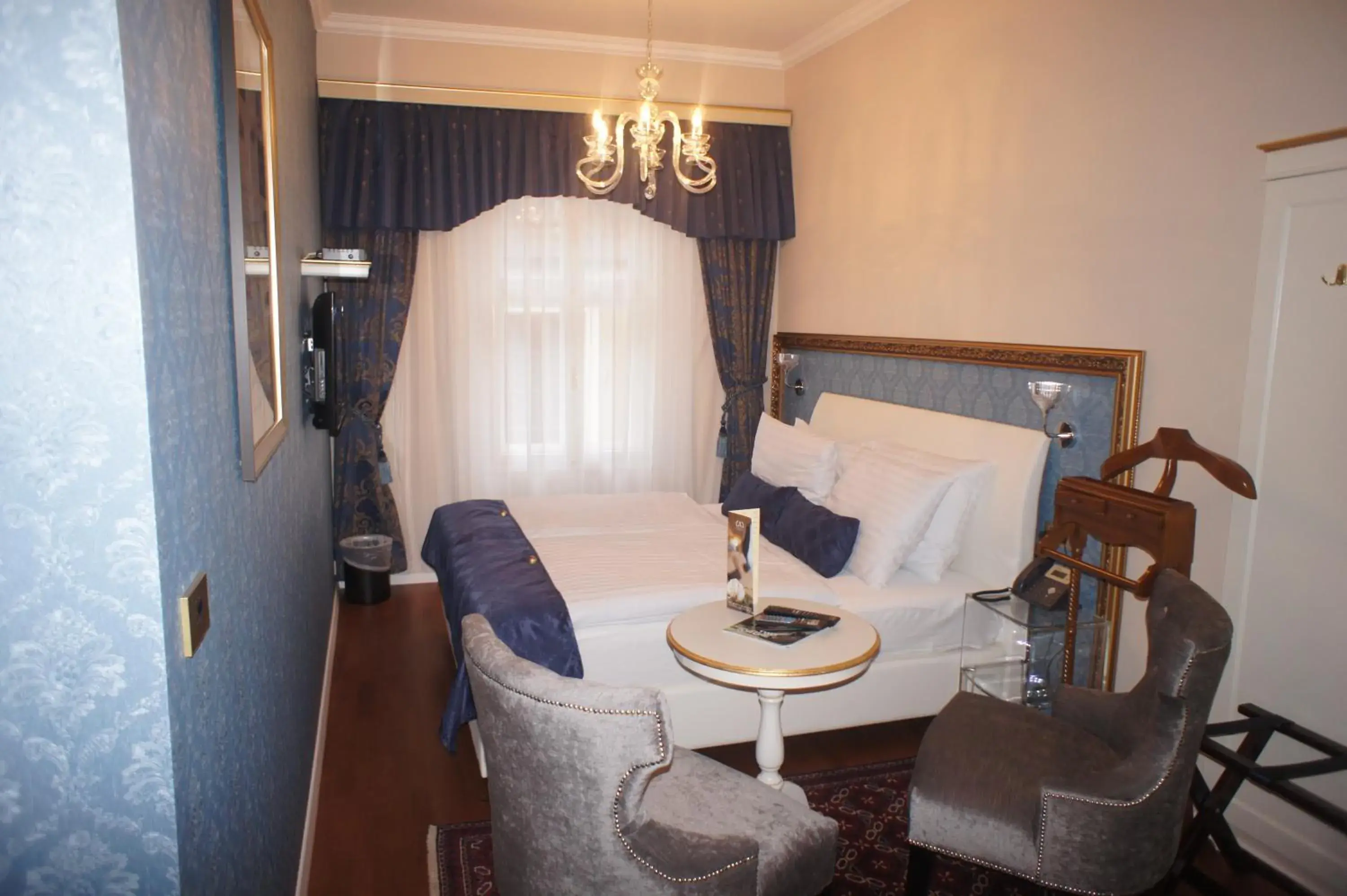 Bed, Dining Area in Hotel Actum