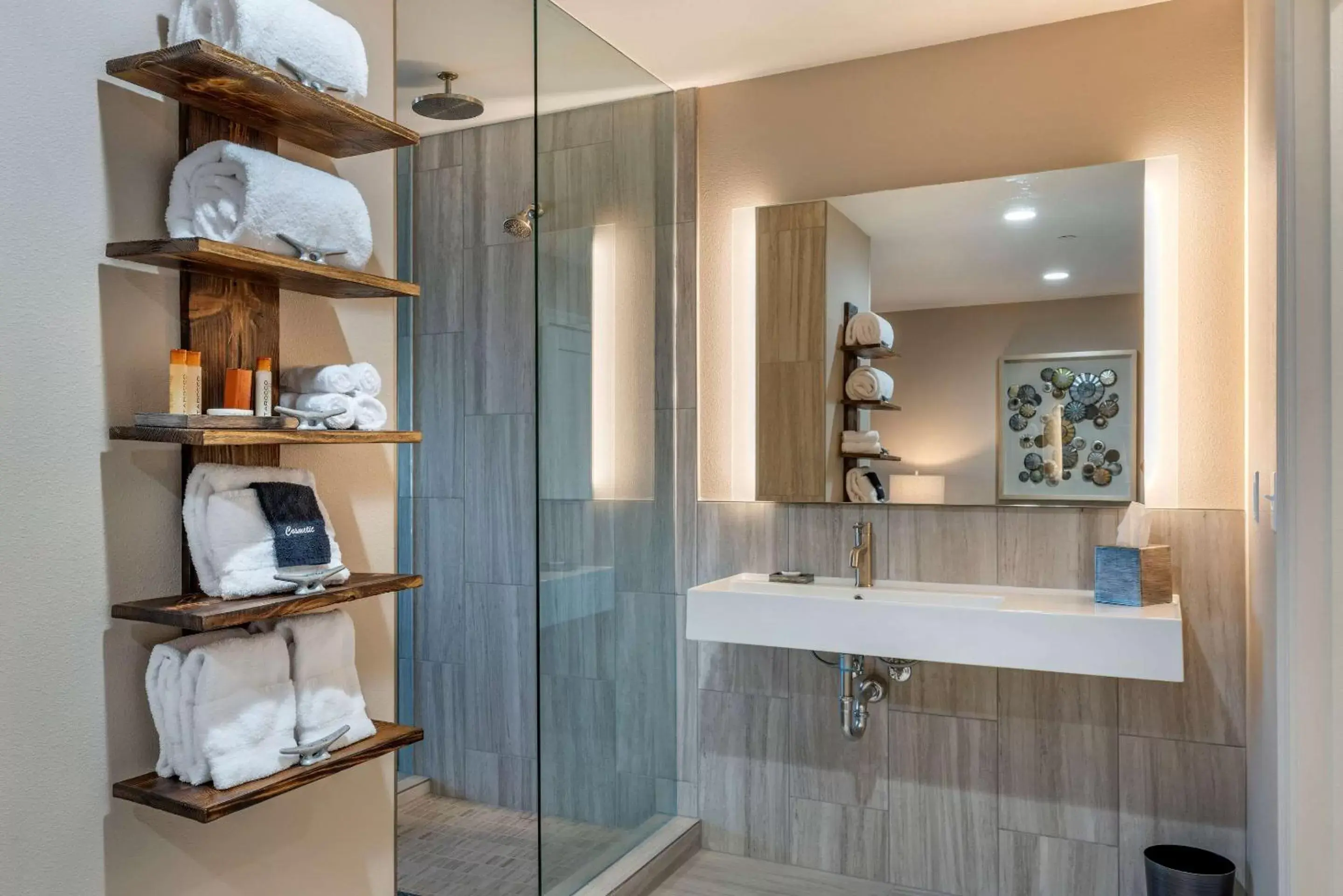 Bathroom in Lincoln Sands Oceanfront Resort, Ascend Hotel Collection