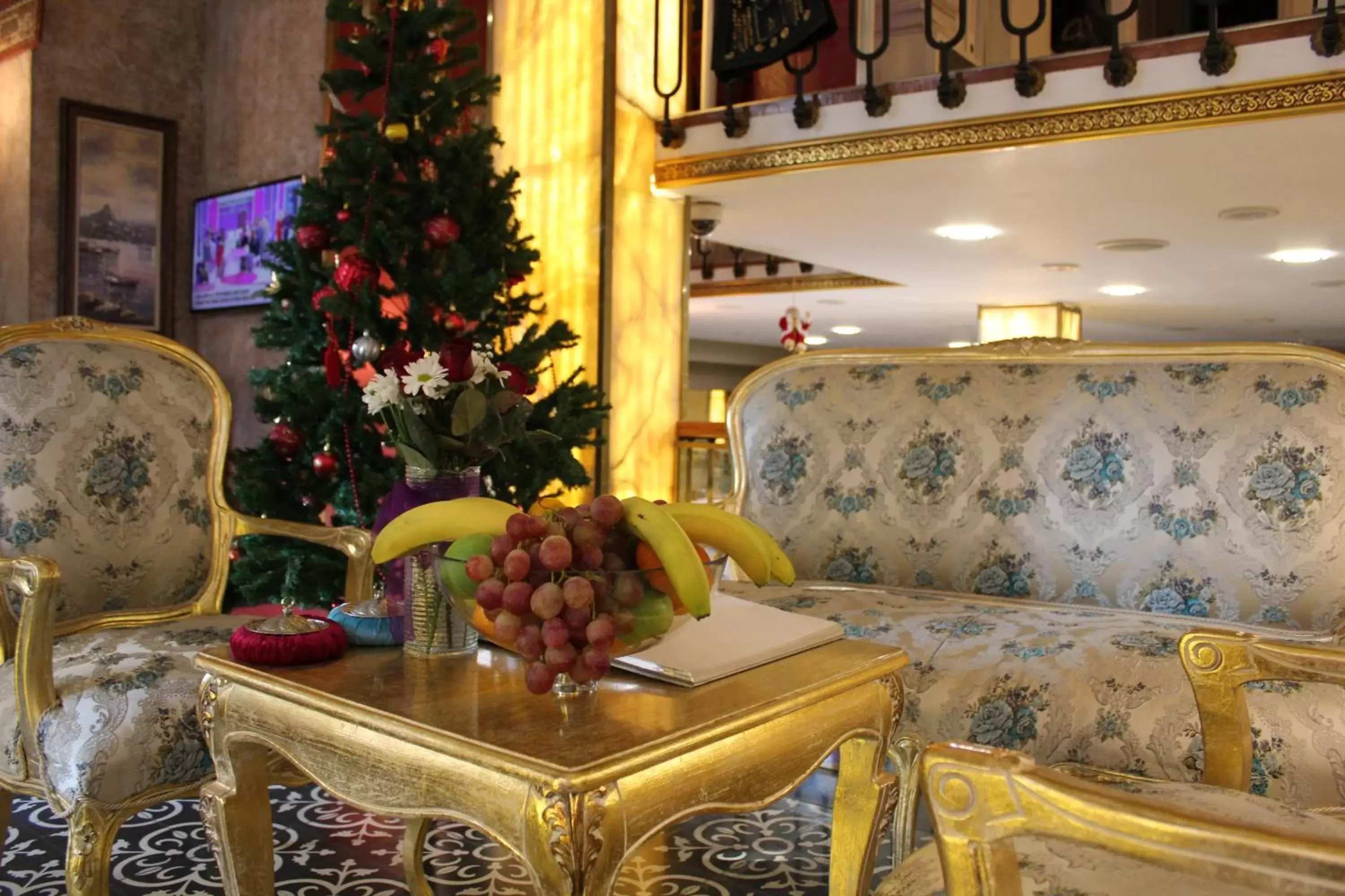 Lobby or reception in Diamond Royal Hotel