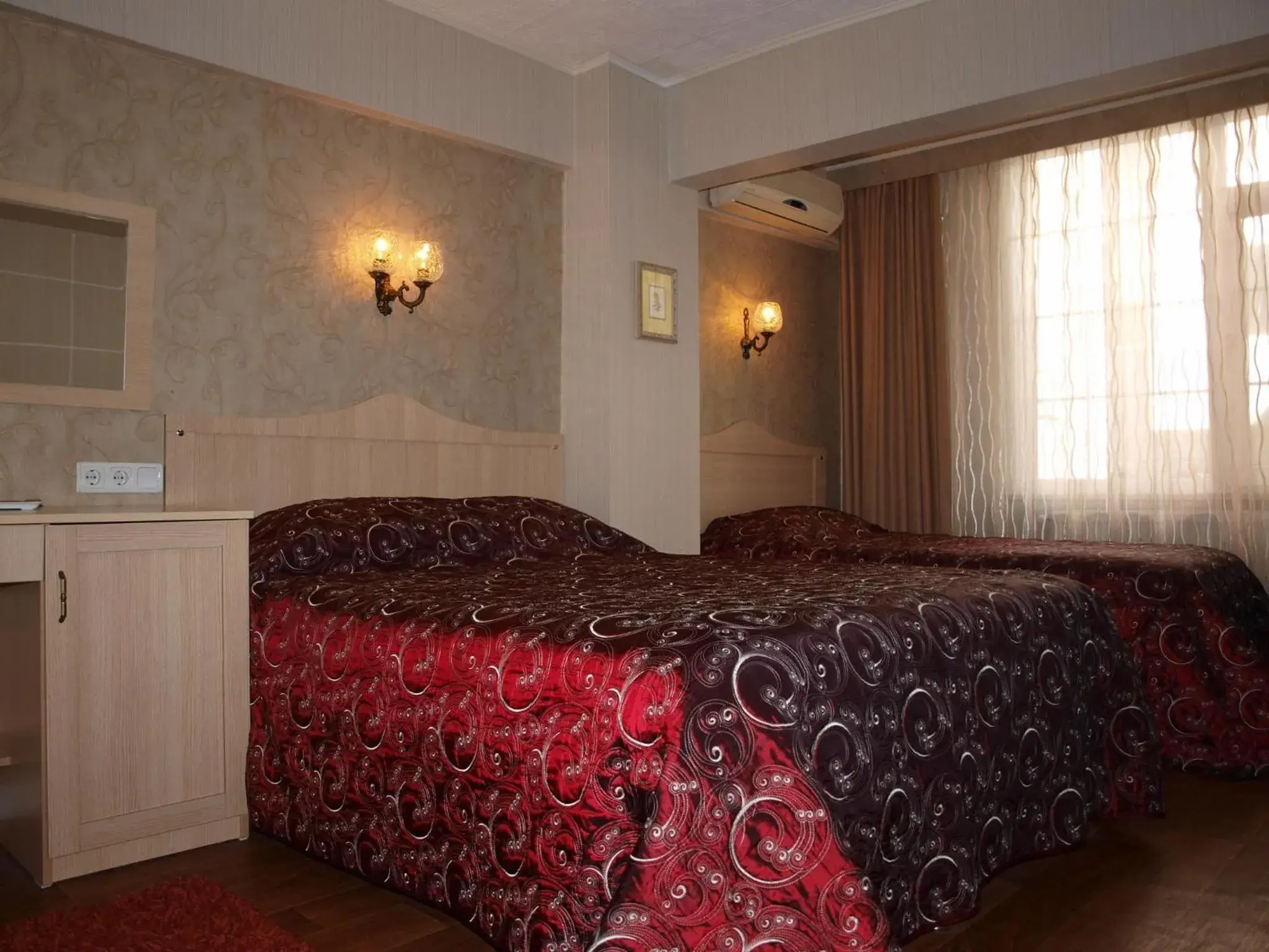 Photo of the whole room, Bed in Hotel Nezih Istanbul