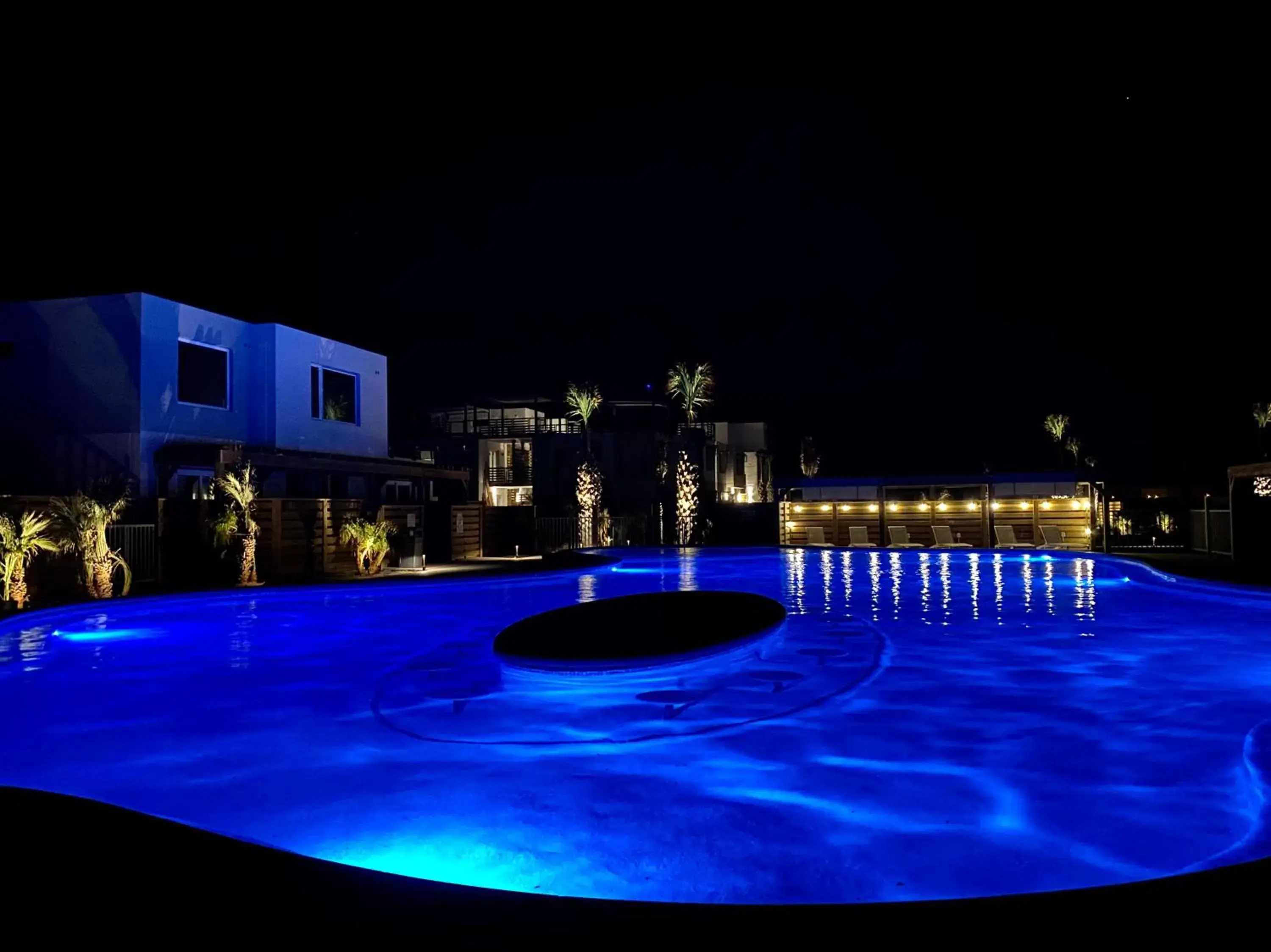 Swimming Pool in Lively Beach