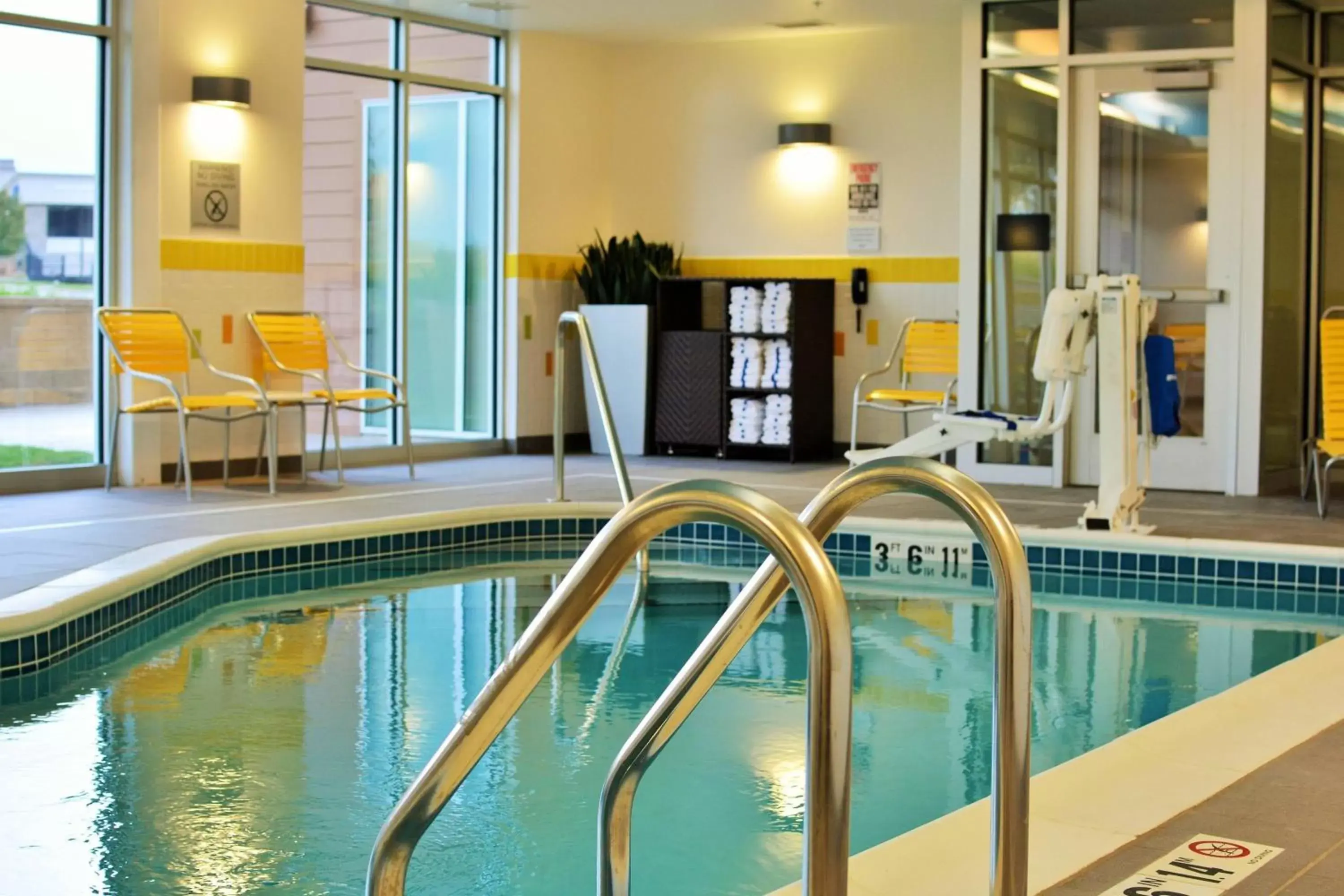 Swimming Pool in Fairfield Inn & Suites by Marriott Omaha Northwest