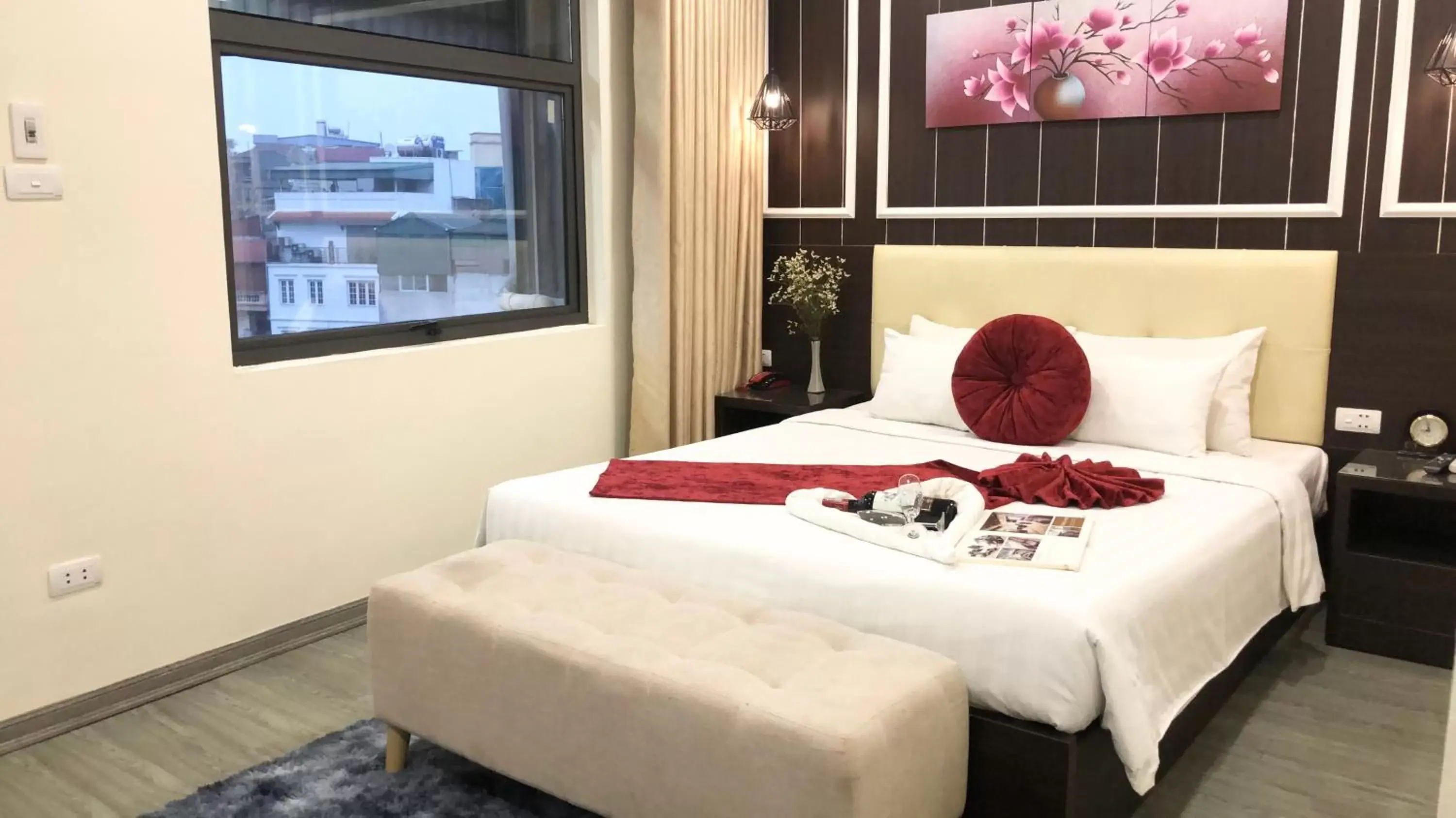 Photo of the whole room, Bed in Hanoi Elpis Hotel