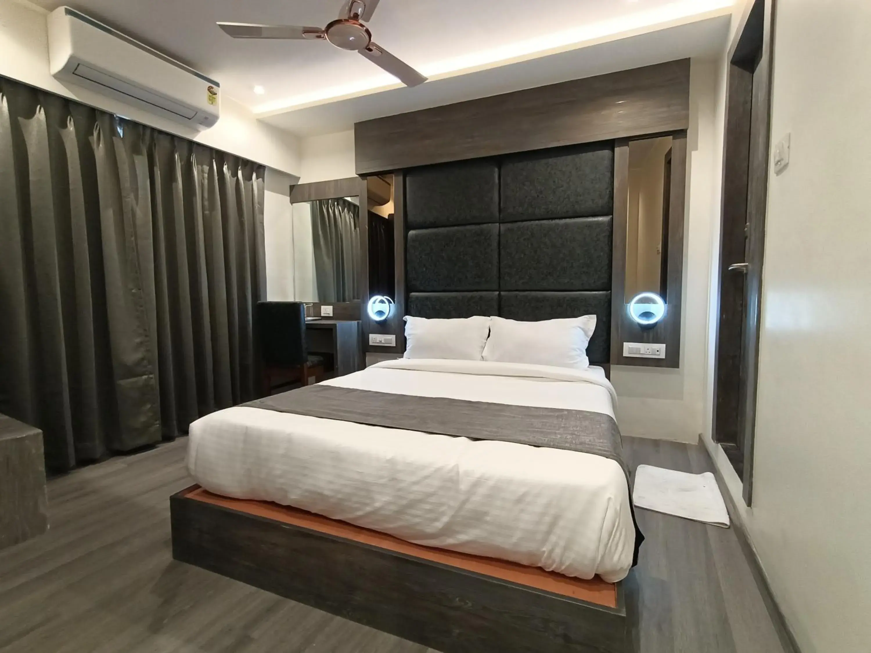 Bed in Hotel Classio Andheri