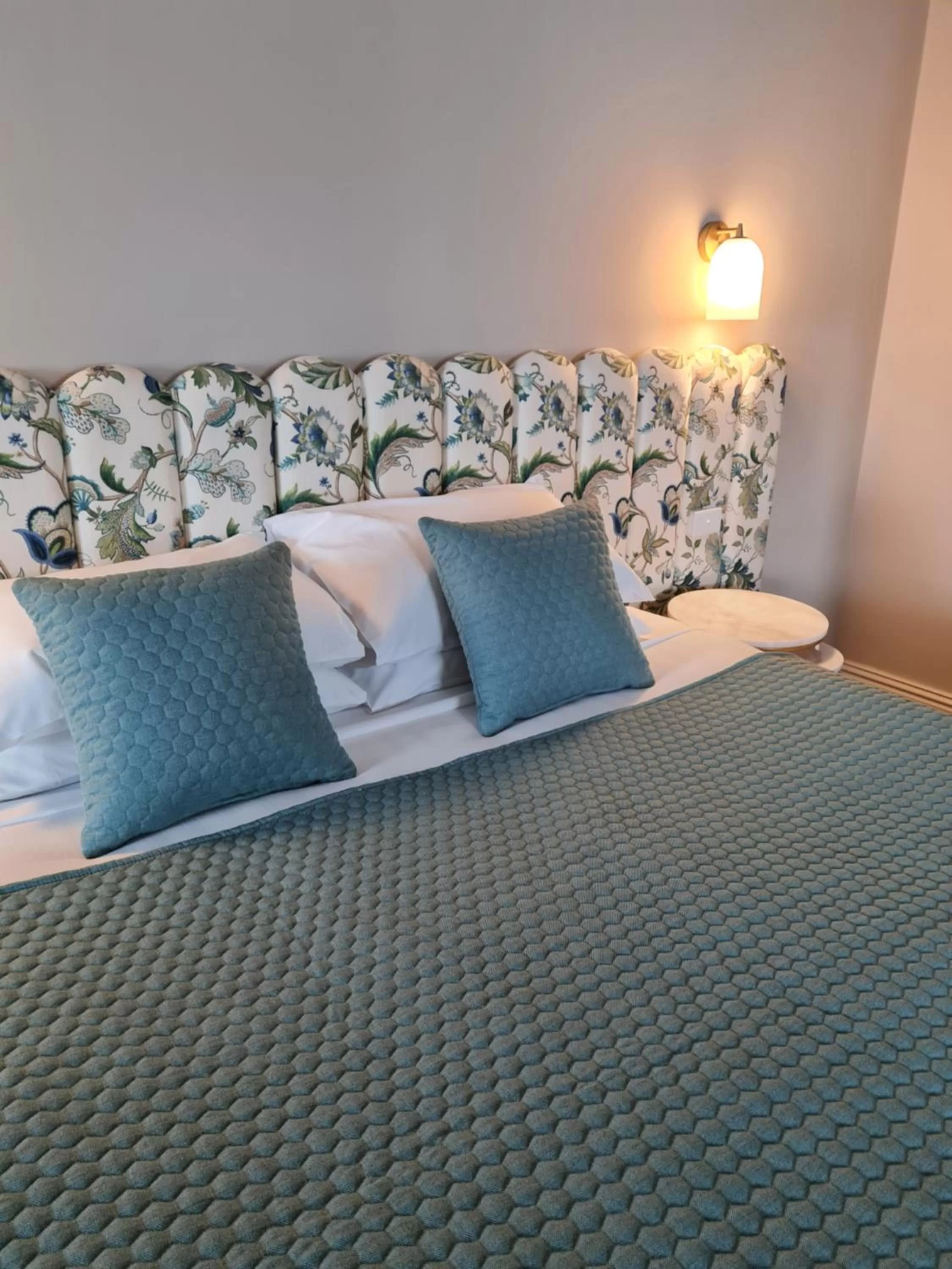 Bed in Mount Gambier Hotel