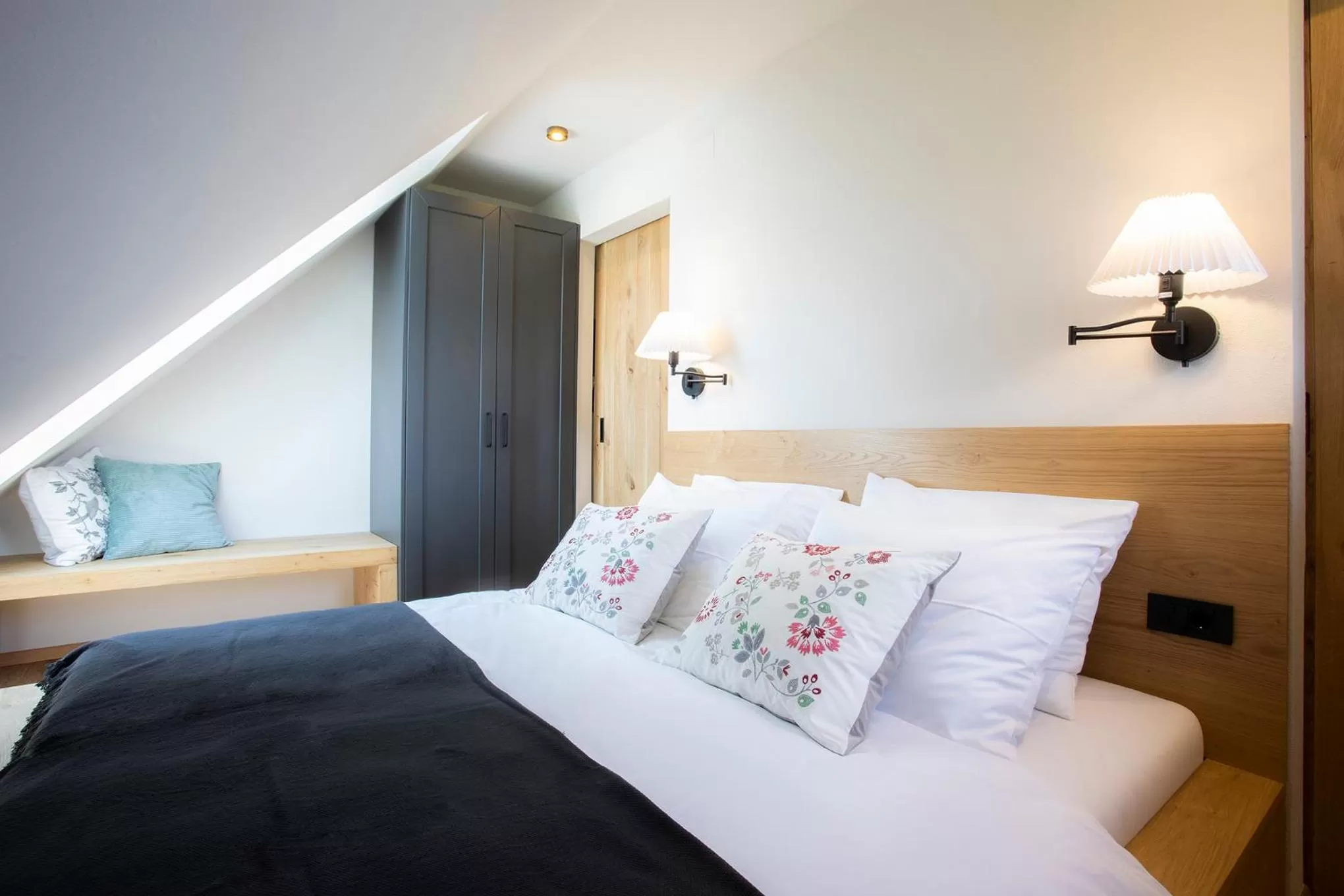 Bed in House Troha - Rooms & Apartments