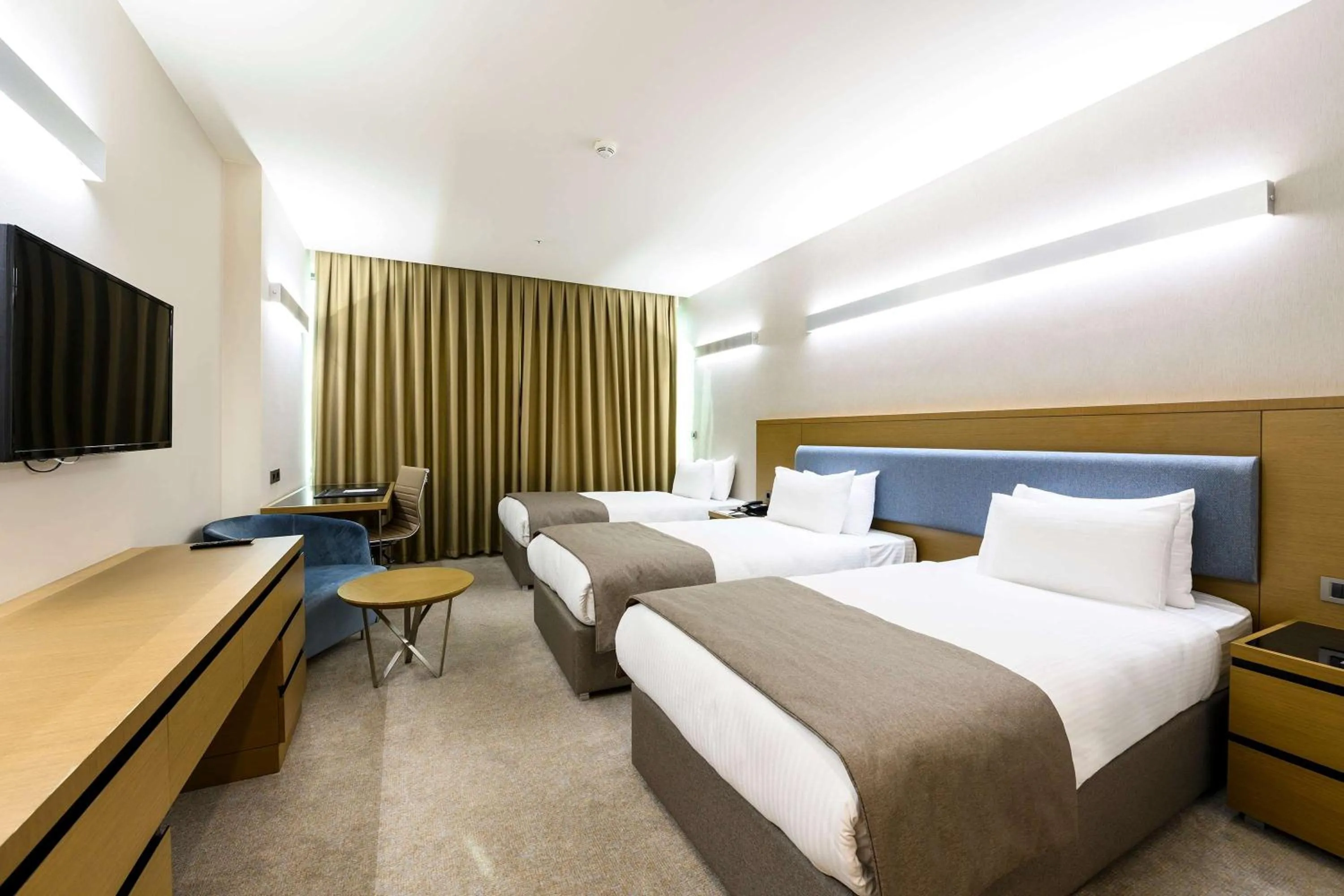 Photo of the whole room, Bed in La Quinta by Wyndham Istanbul Gunesli