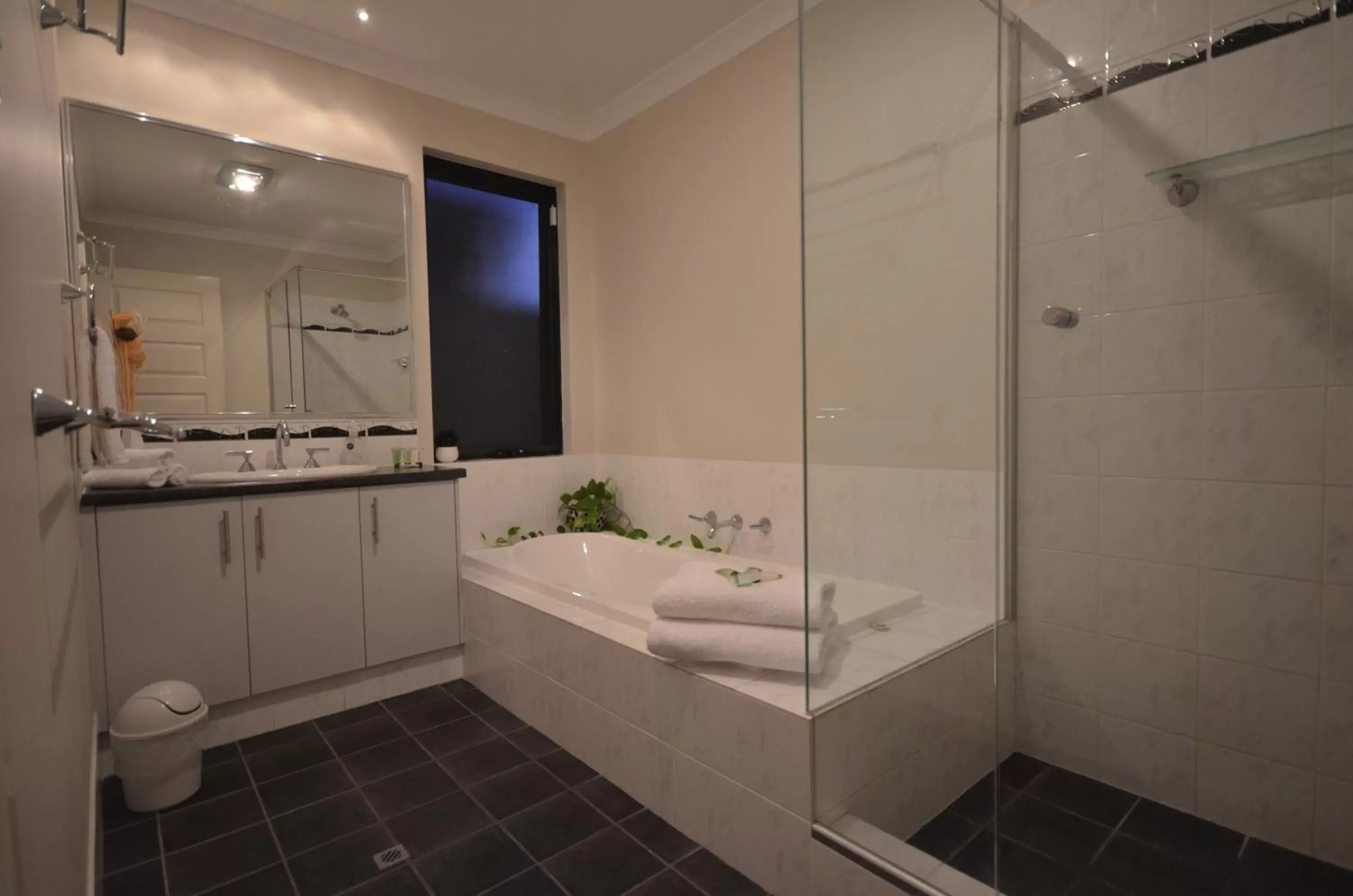 Bathroom in Ellard Bed & Breakfast Bathroom in Ellard Bed & Breakfast