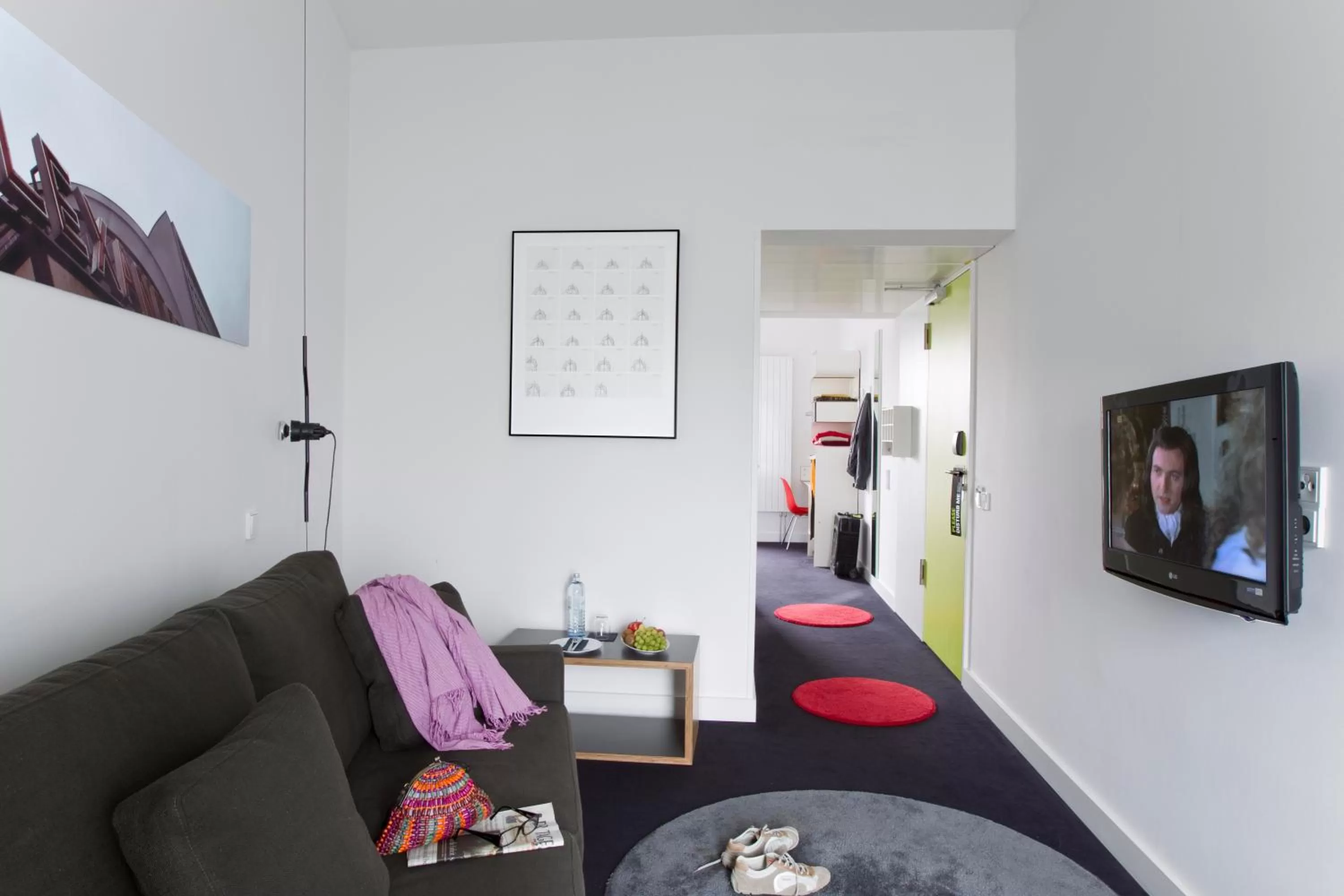 TV and multimedia in Hotel Gat Point Charlie