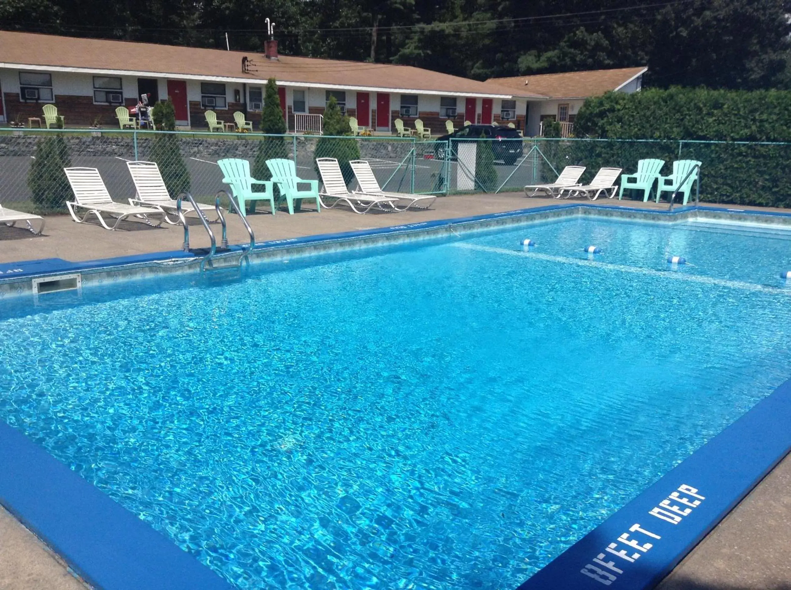 Pool view, Swimming Pool in Robin Hood Motel