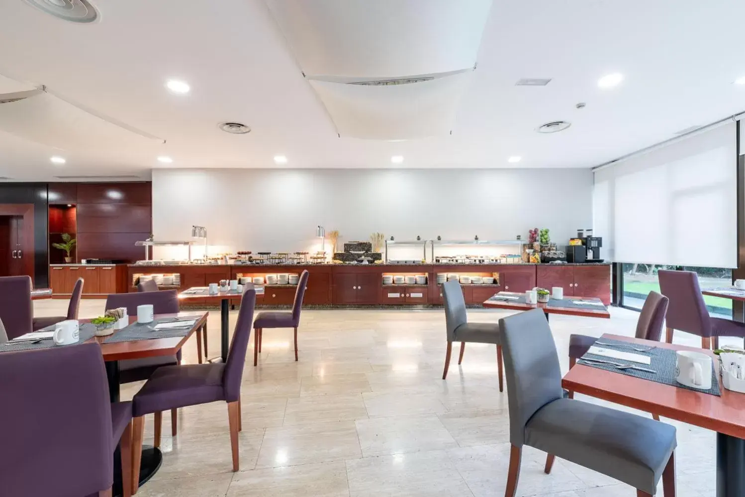 Lounge or bar, Restaurant/Places to Eat in Eurostars Ciudad de La Coruña